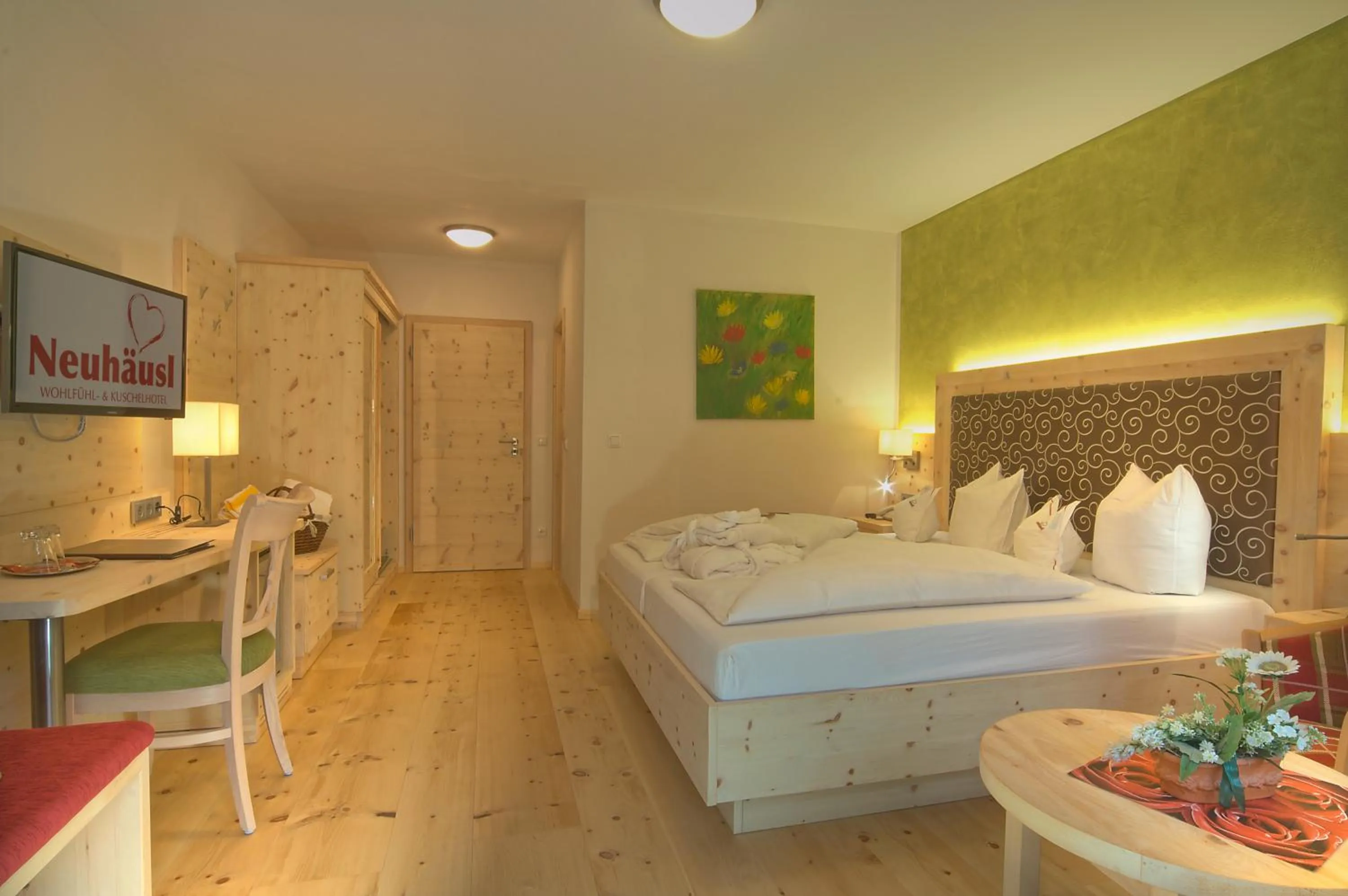 Bedroom, Bed in Hotel Neuhäusl Superior