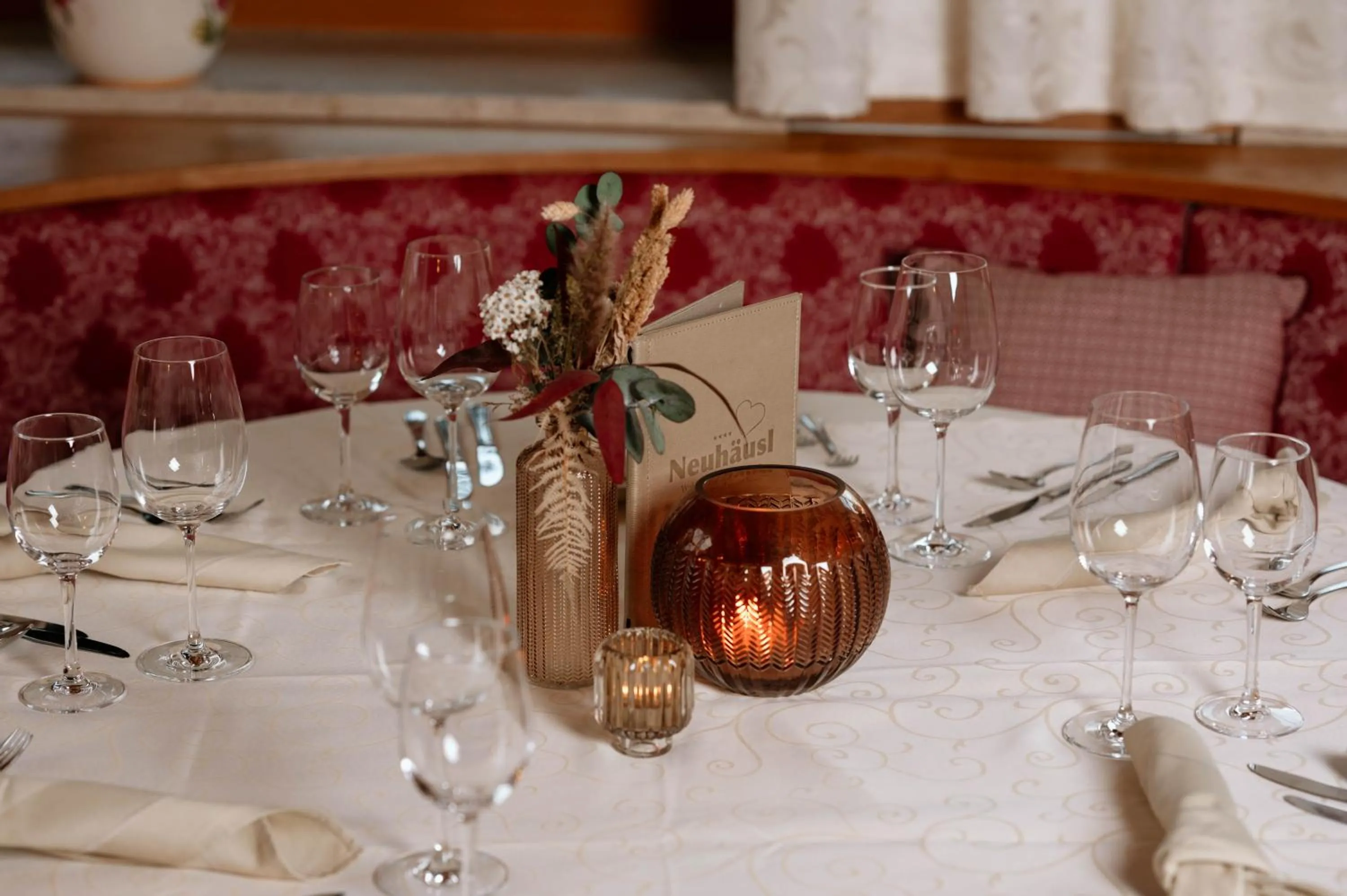 Restaurant/places to eat in Hotel Neuhäusl Superior