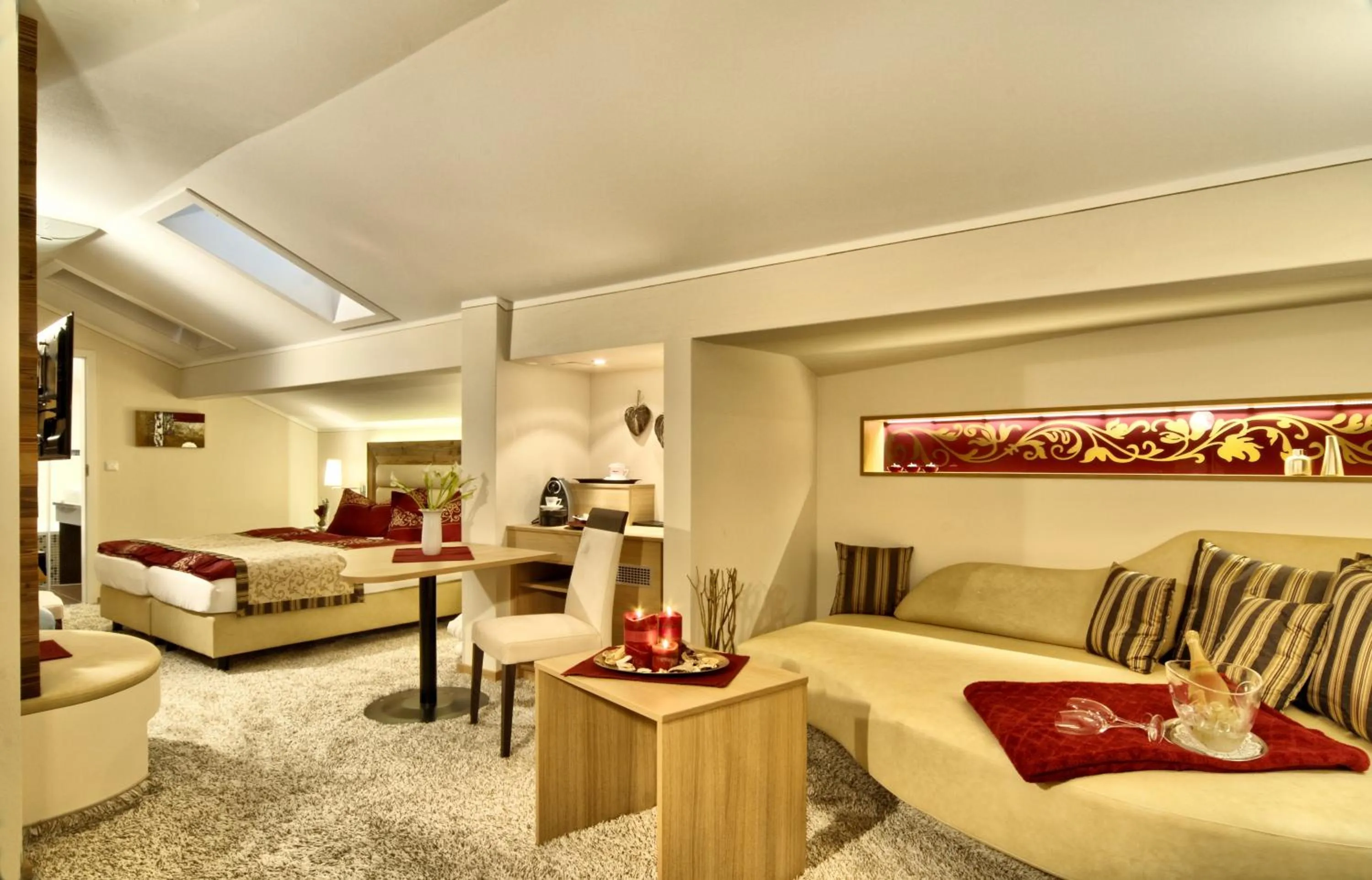 Photo of the whole room, Bed in Hotel Neuhäusl Superior