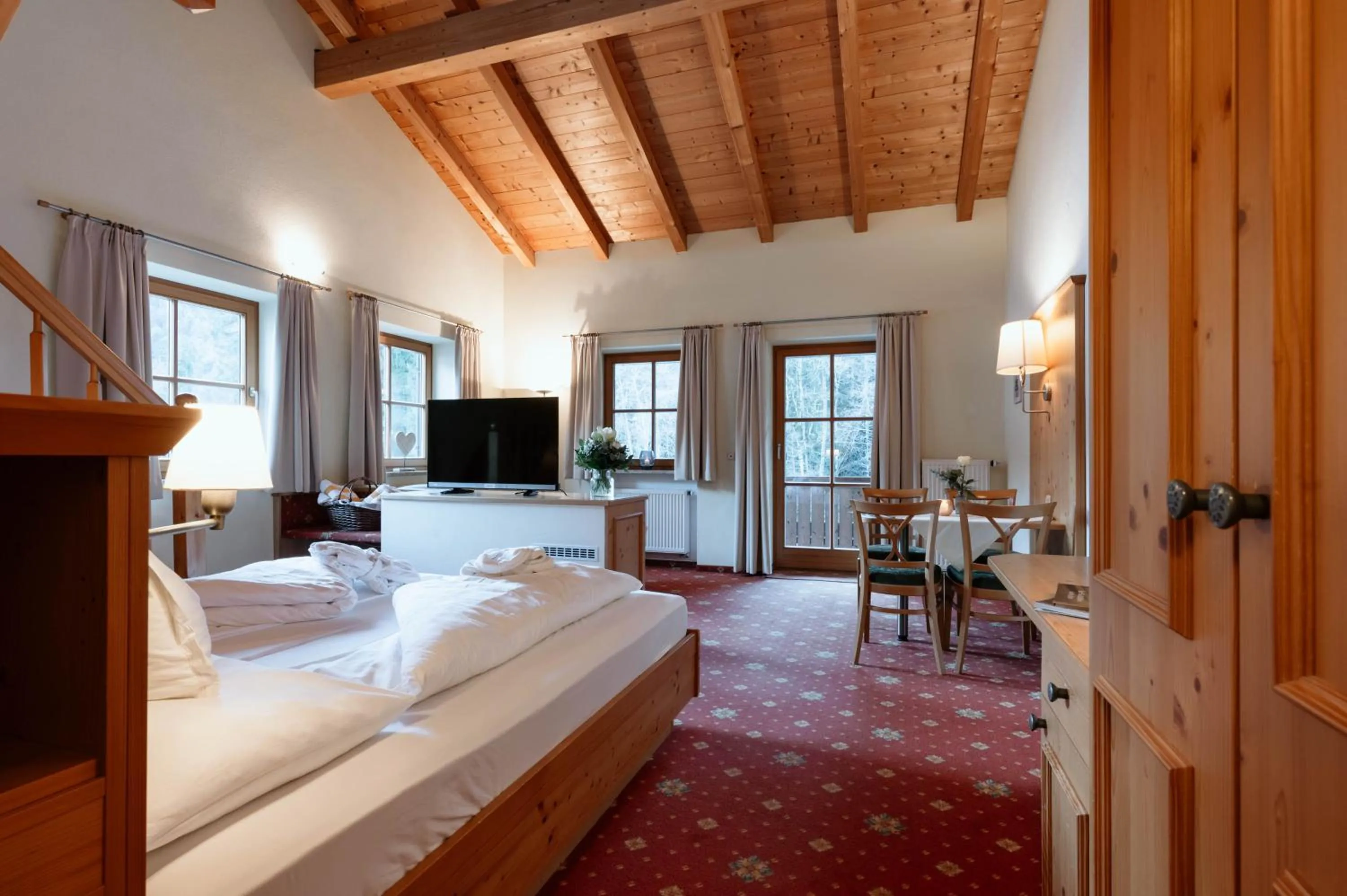 Photo of the whole room, Bed in Hotel Neuhäusl Superior