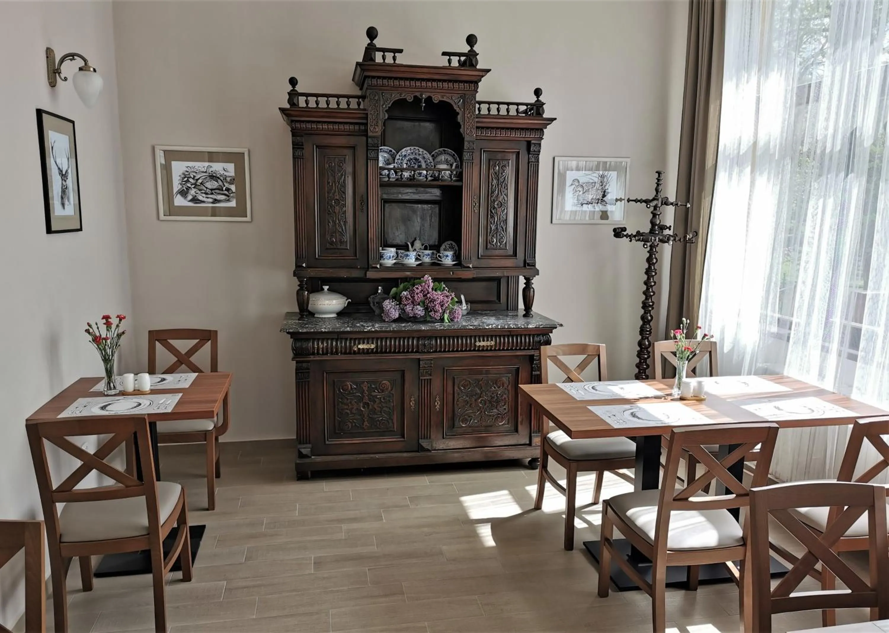 Restaurant/places to eat in Hotel Švýcarský dům