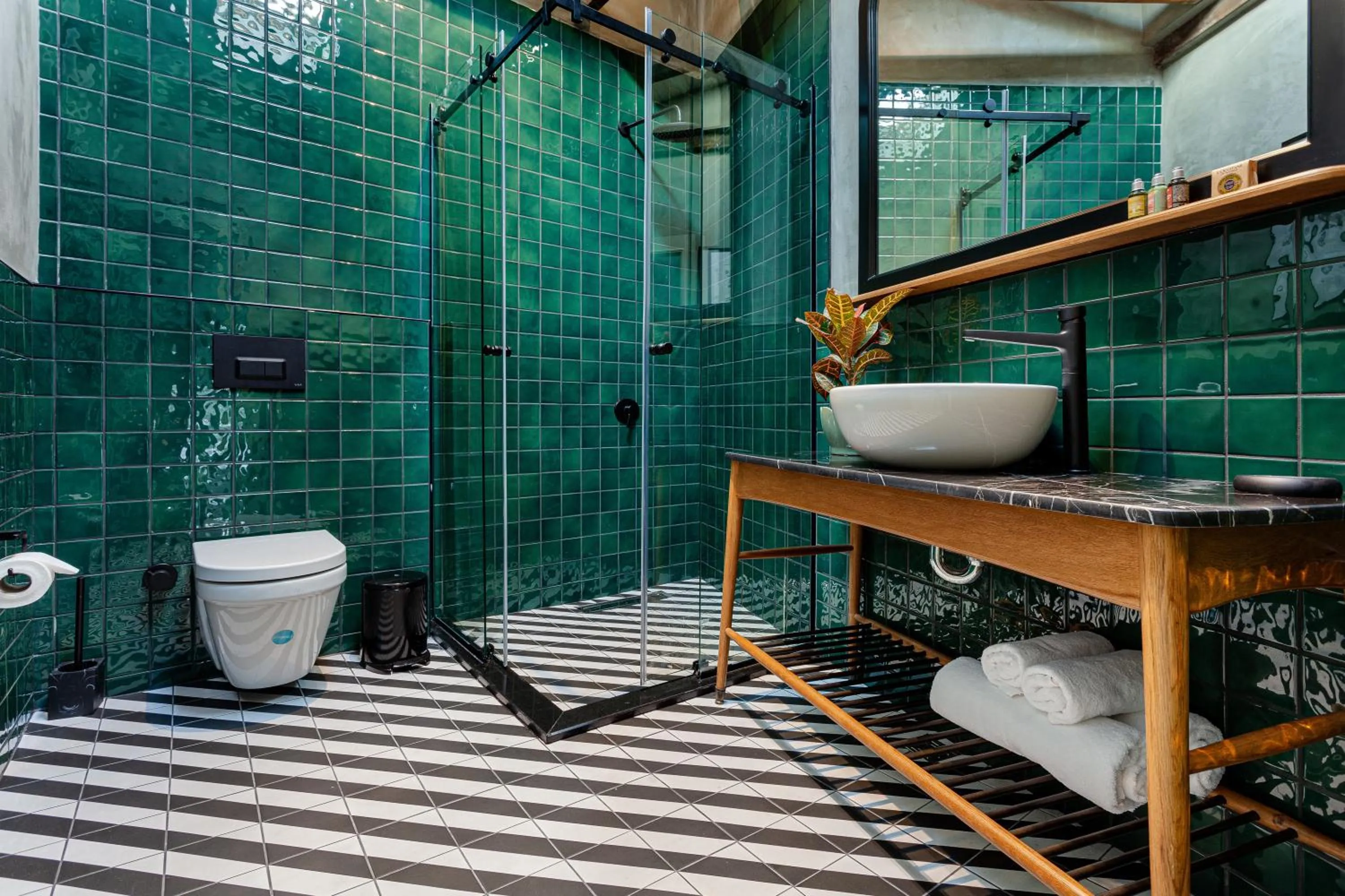 Shower in World House Boutique Hotel Galata