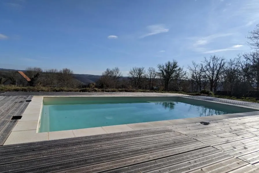 Swimming pool in LE PARDÈS BnB