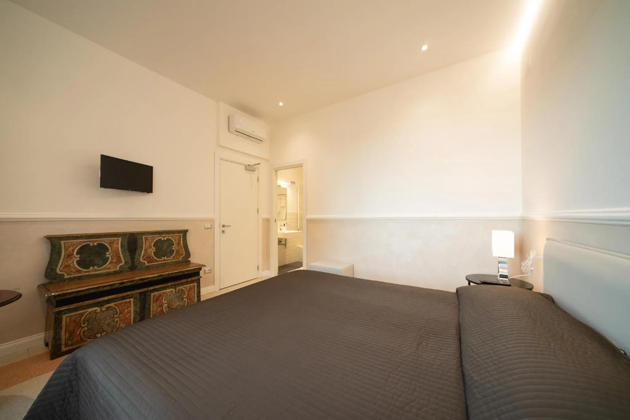 Photo of the whole room, Bed in Residence Sferisterio