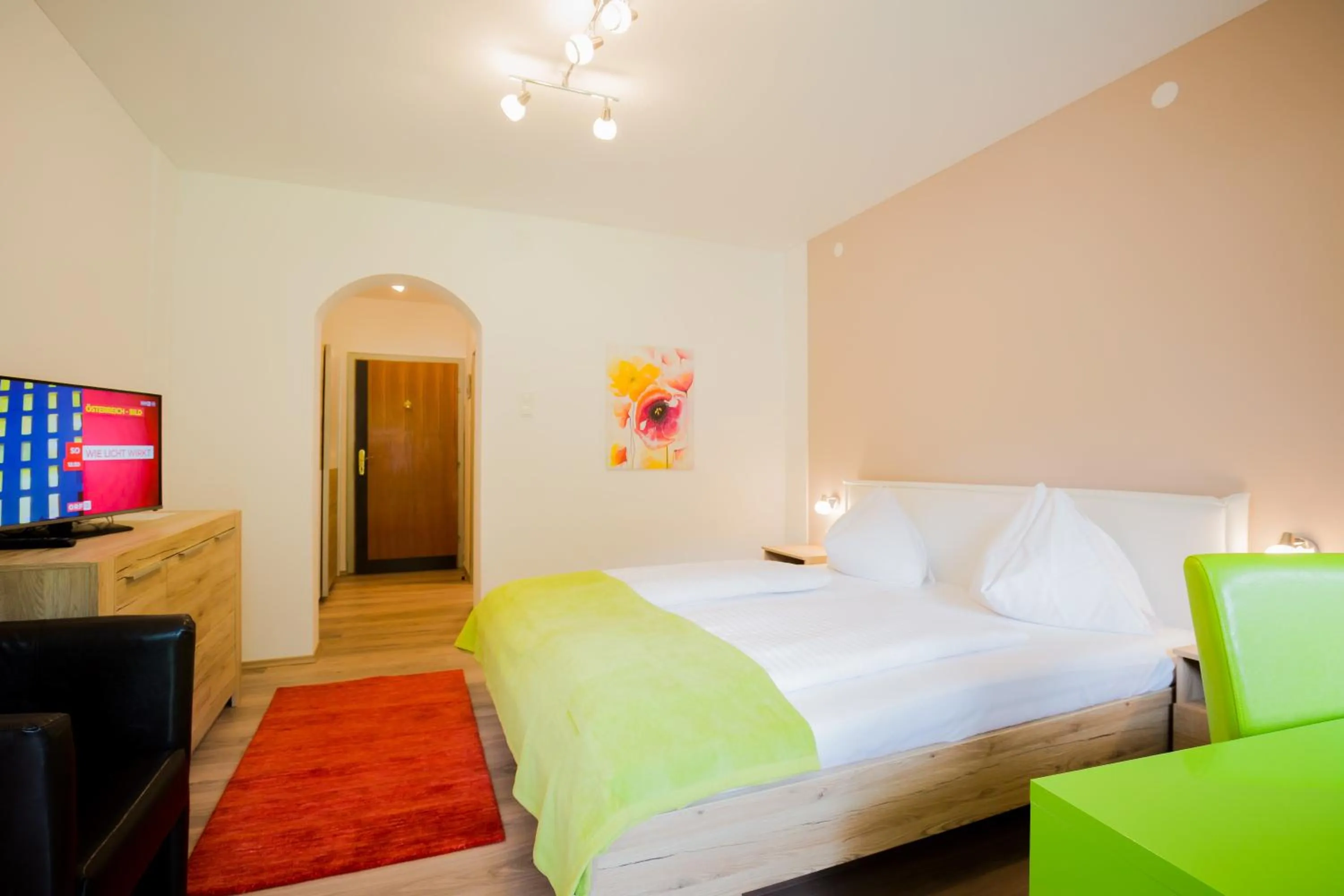 Shower, Bed in Klamberghof Burgstaller