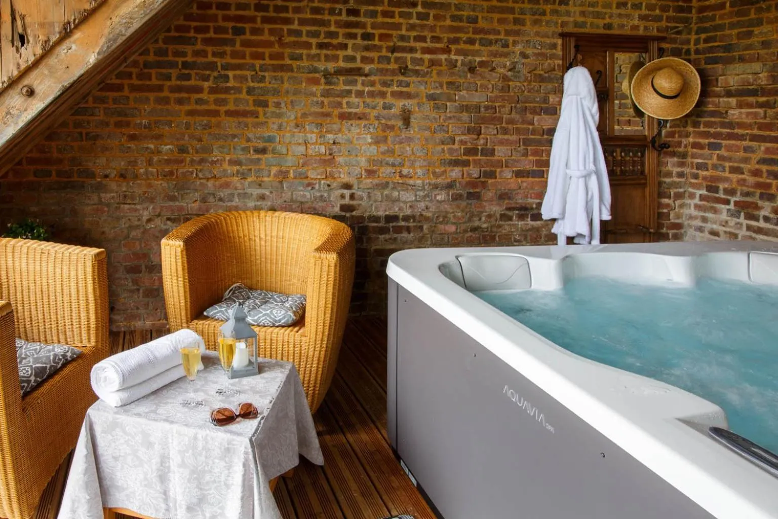 Hot Tub in Couette & Confitures