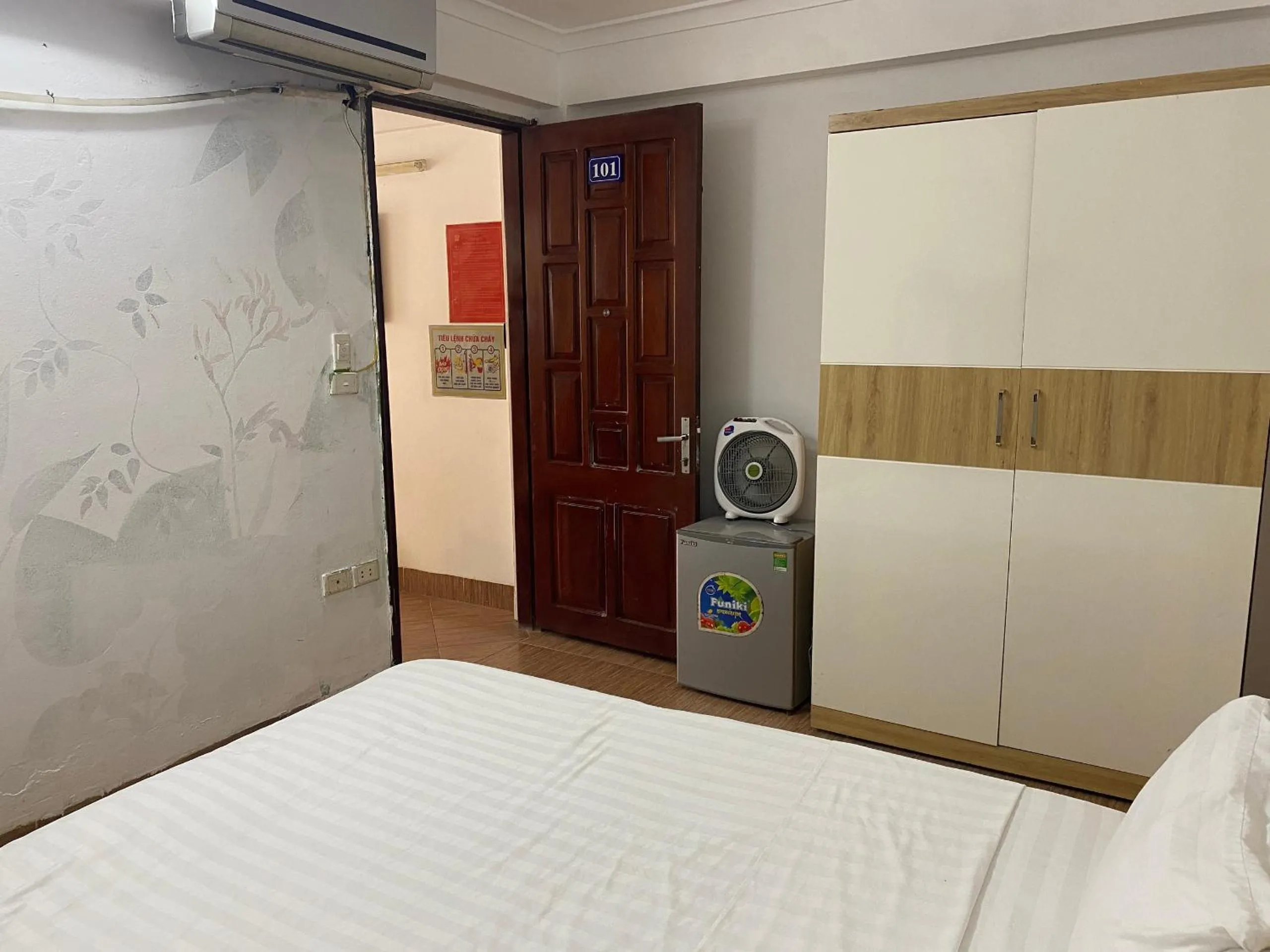 Bedroom, Bed in The Autumn Homestel