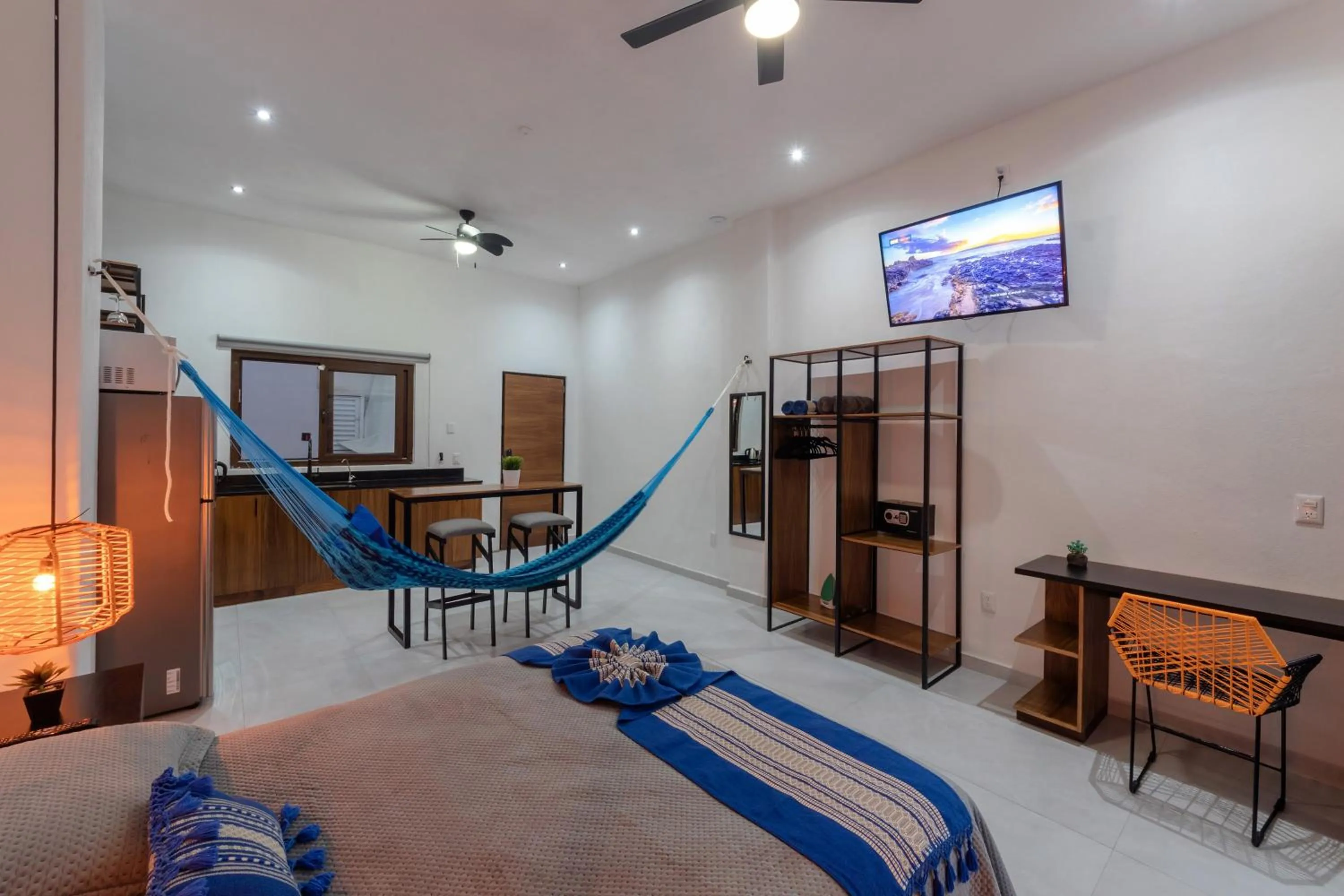 TV and multimedia, Bed in Casa Makawe ONLY ADULTS