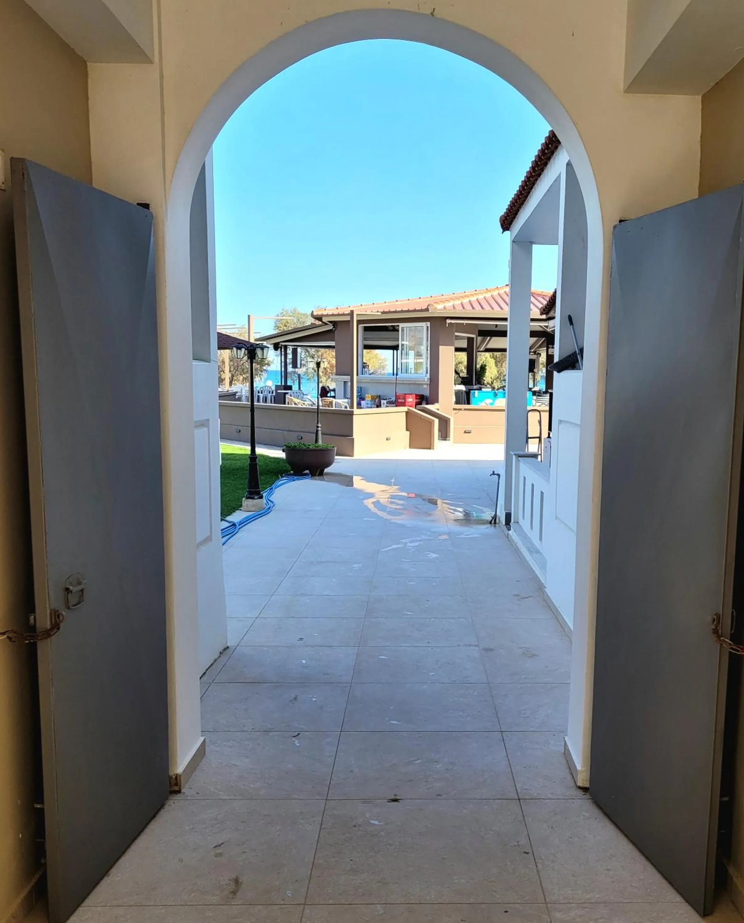 Property building in Jannos Beach hotel