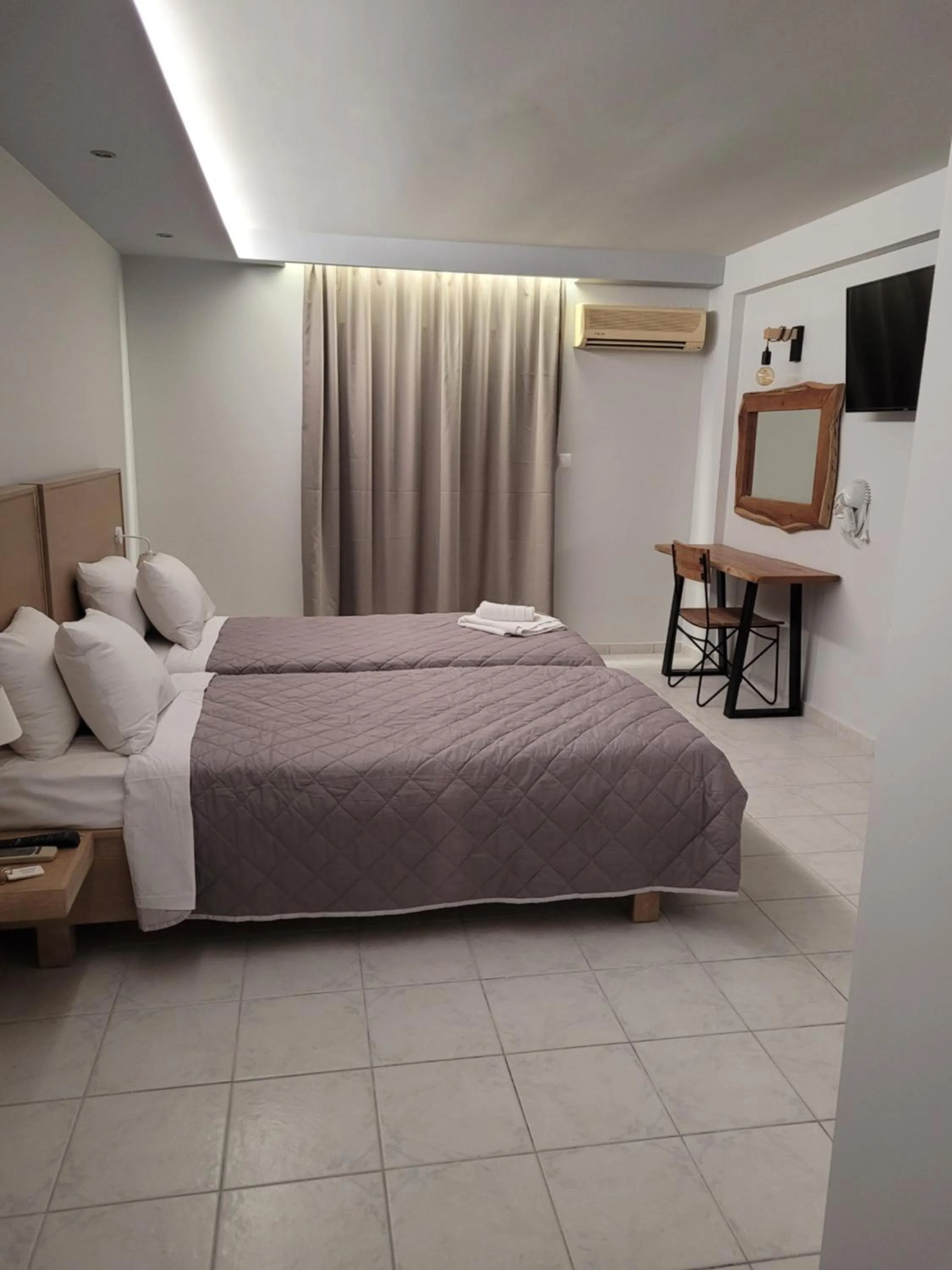 Bedroom, Bed in Jannos Beach hotel