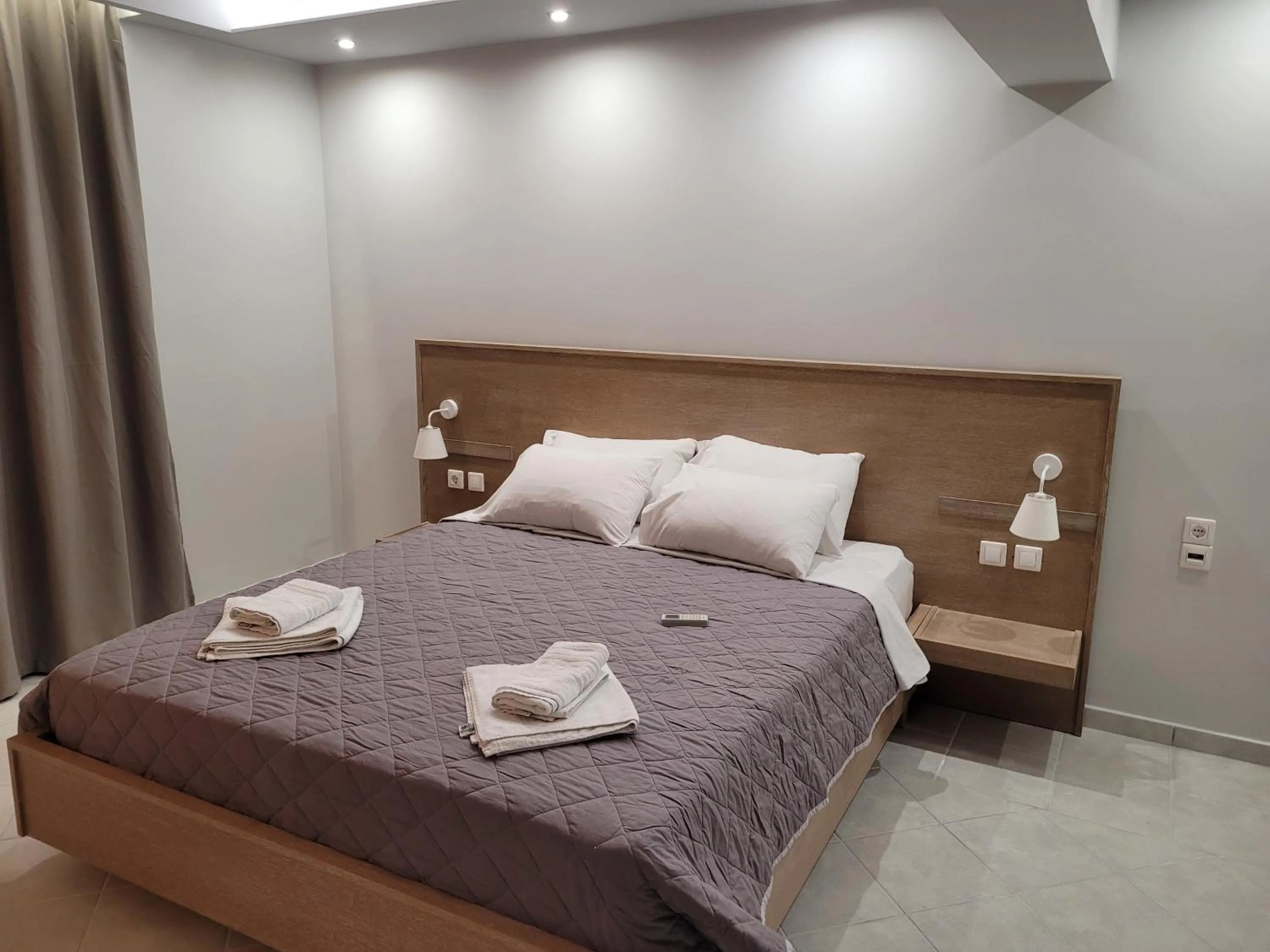 Bedroom, Bed in Jannos Beach hotel