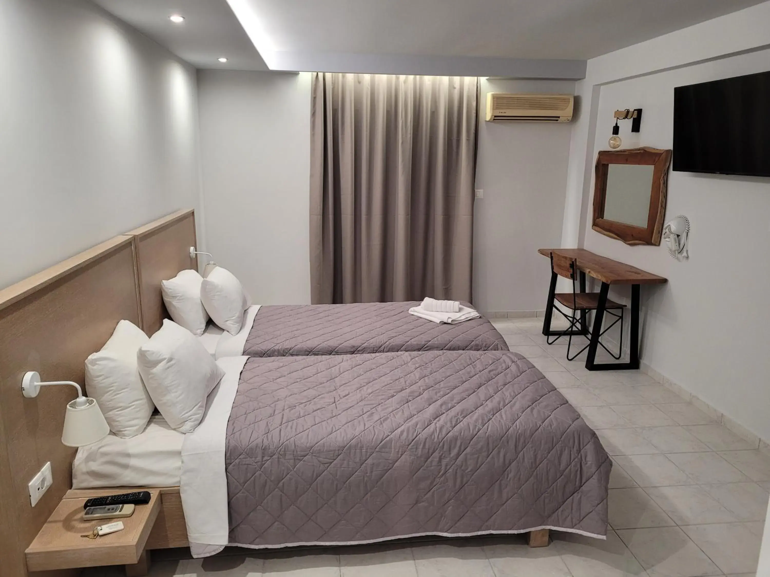 Classic Triple Room in Jannos Beach hotel Classic Triple Room in Jannos Beach hotel