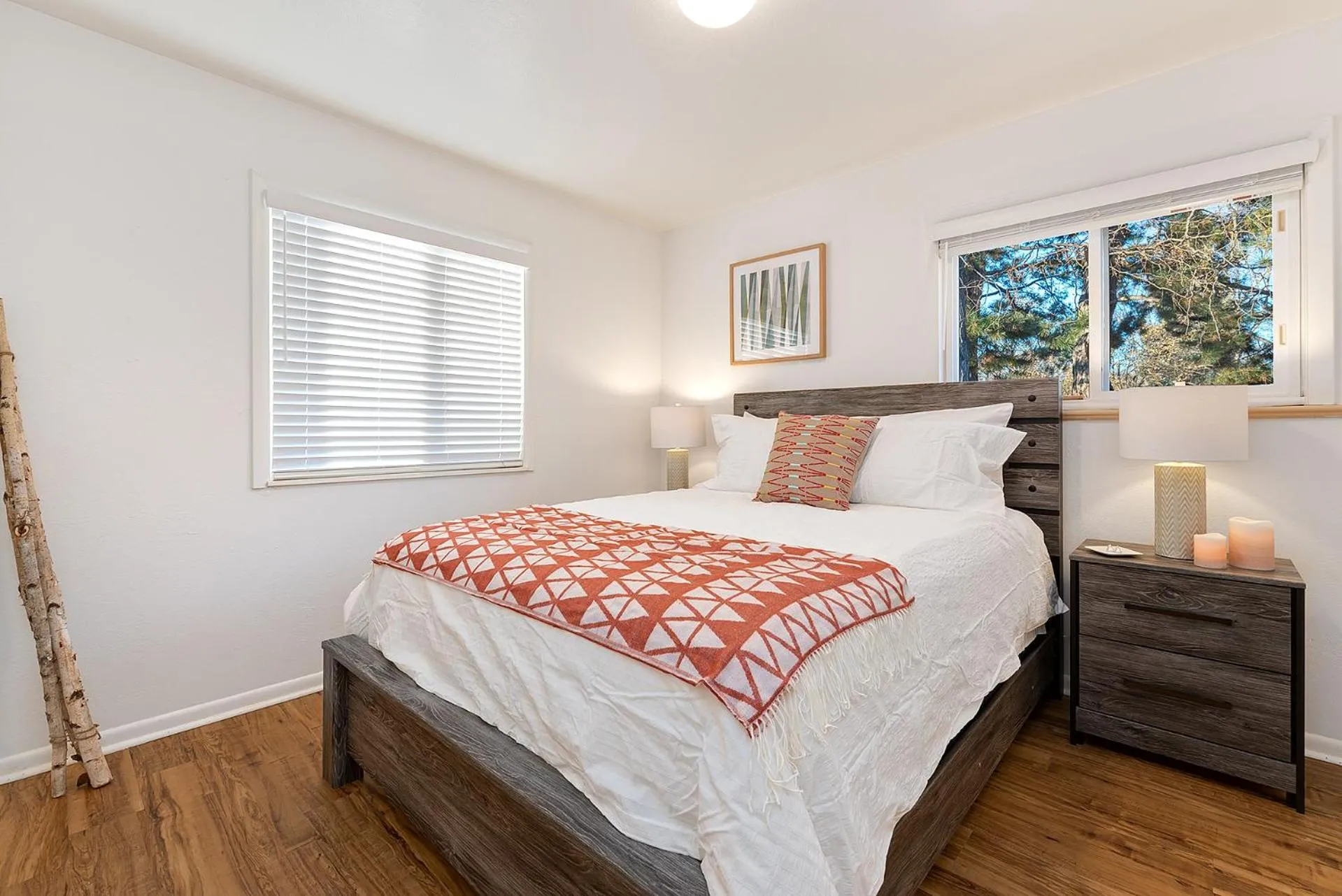 Bed in Couples Getaway - Dog Friendly, Bike to Old Town!