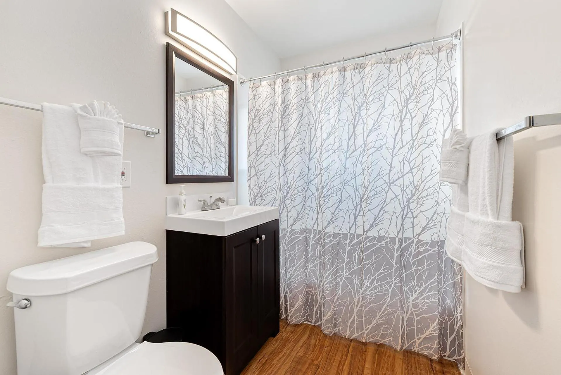 Couples Getaway - Dog Friendly, Bike to Old Town!