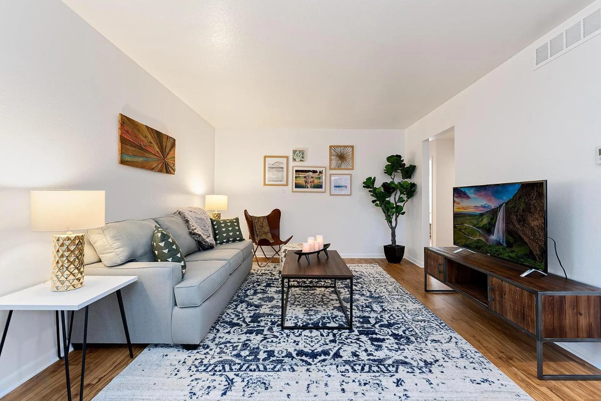 Two-Bedroom Apartment in Ultimate Chill Zone, BBQ, Bikes, Pet Friendly!!