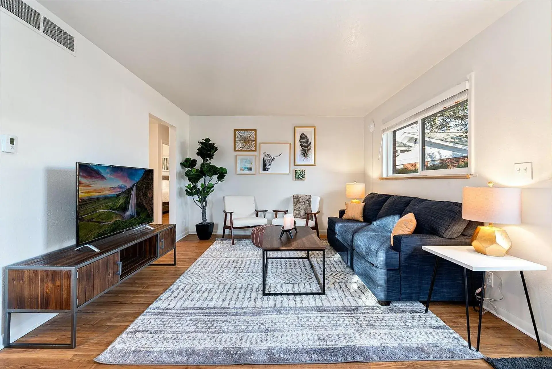 Two-Bedroom Apartment in Hidden Gem Near Old Town - Grill & Cruiser Bikes! Two-Bedroom Apartment in Hidden Gem Near Old Town - Grill & Cruiser Bikes!