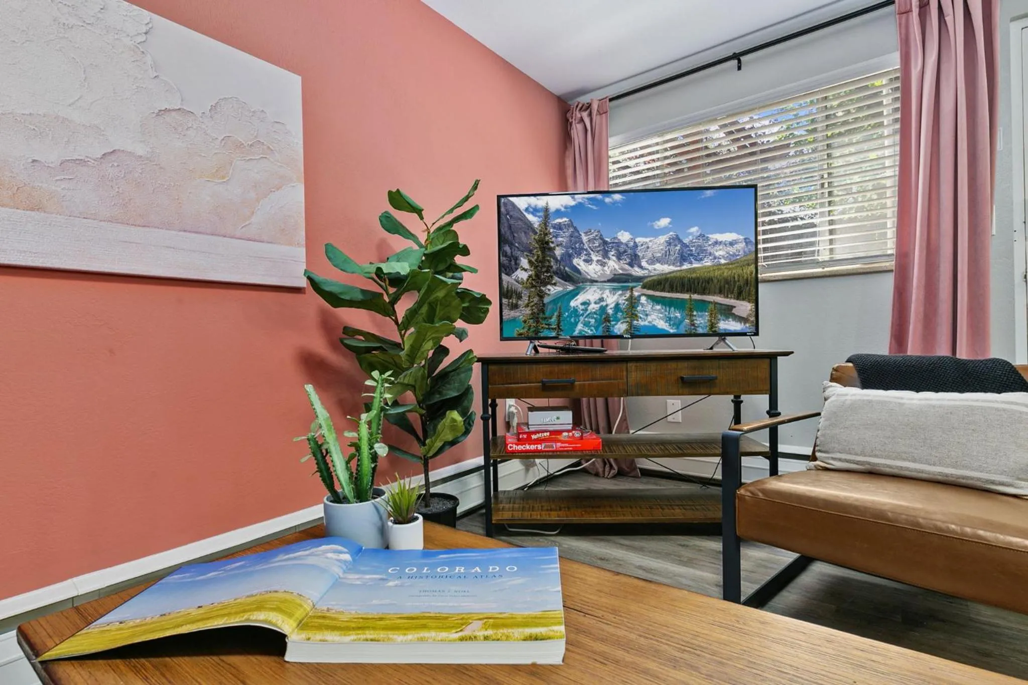 Hip & Urban Condo near the Heart of Old Town