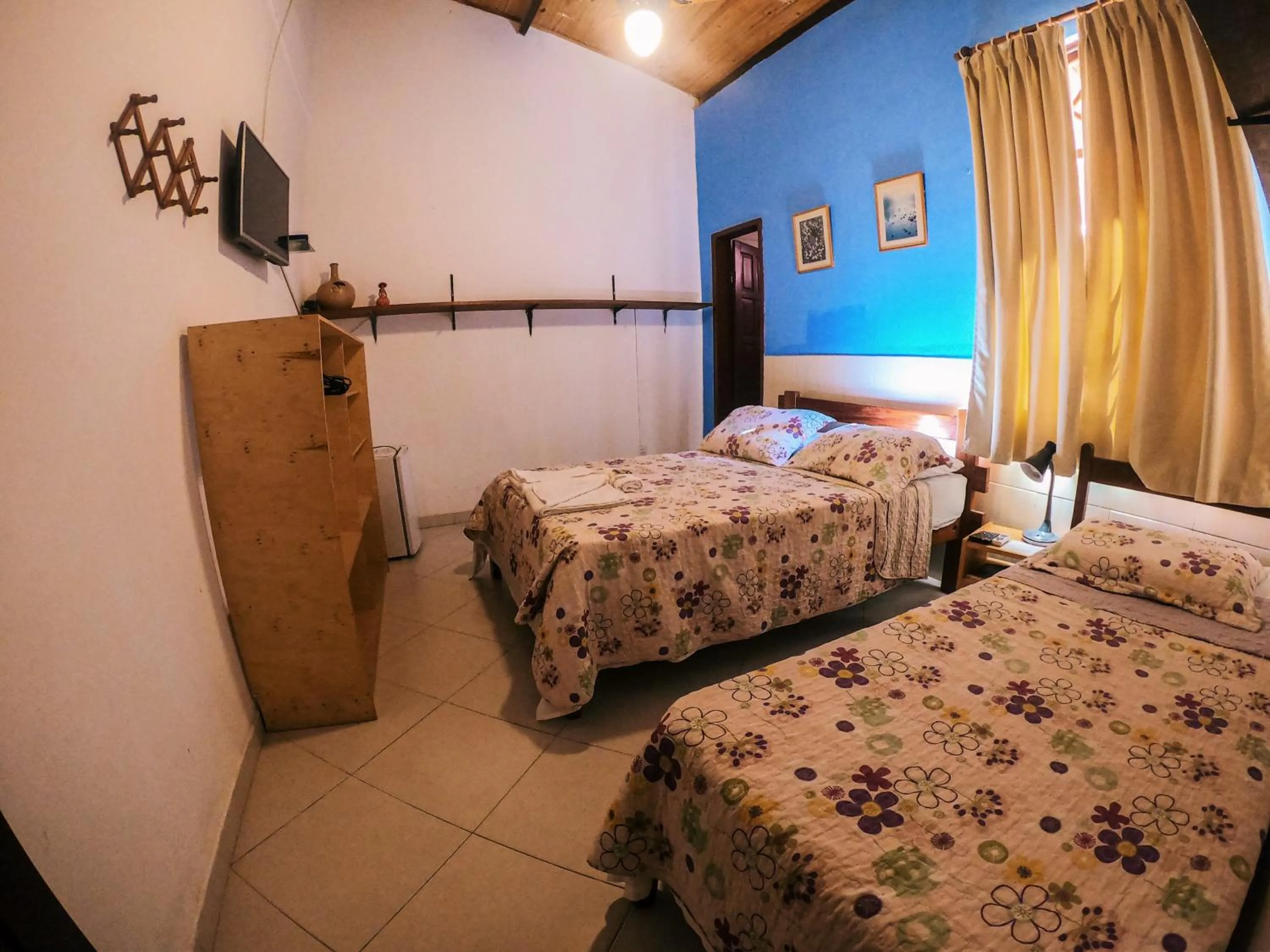 Shower, Bed in Pousada Bons Lençóis