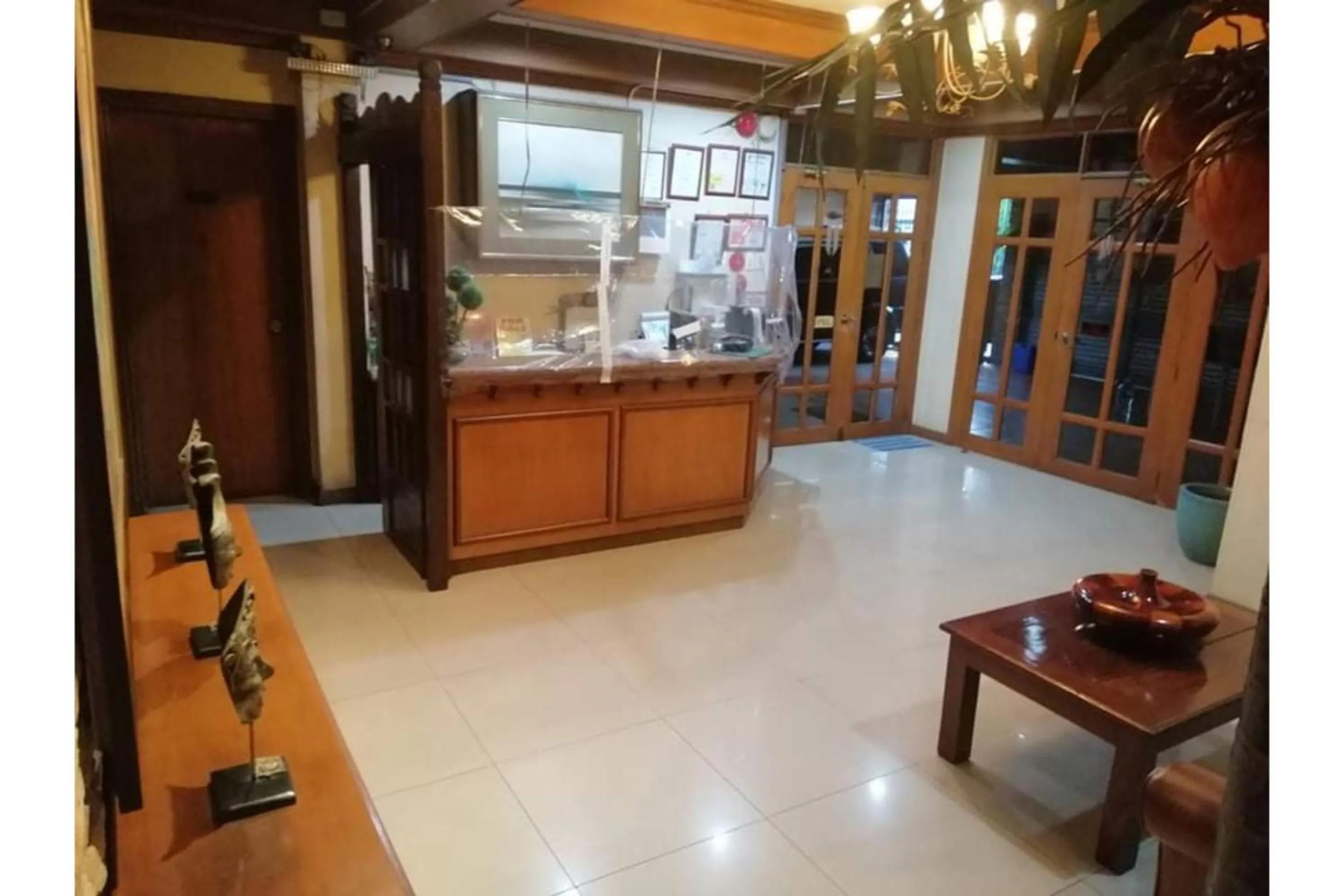 Lobby or reception in RedDoorz at Casa Marabella Villamonte Bacolod City