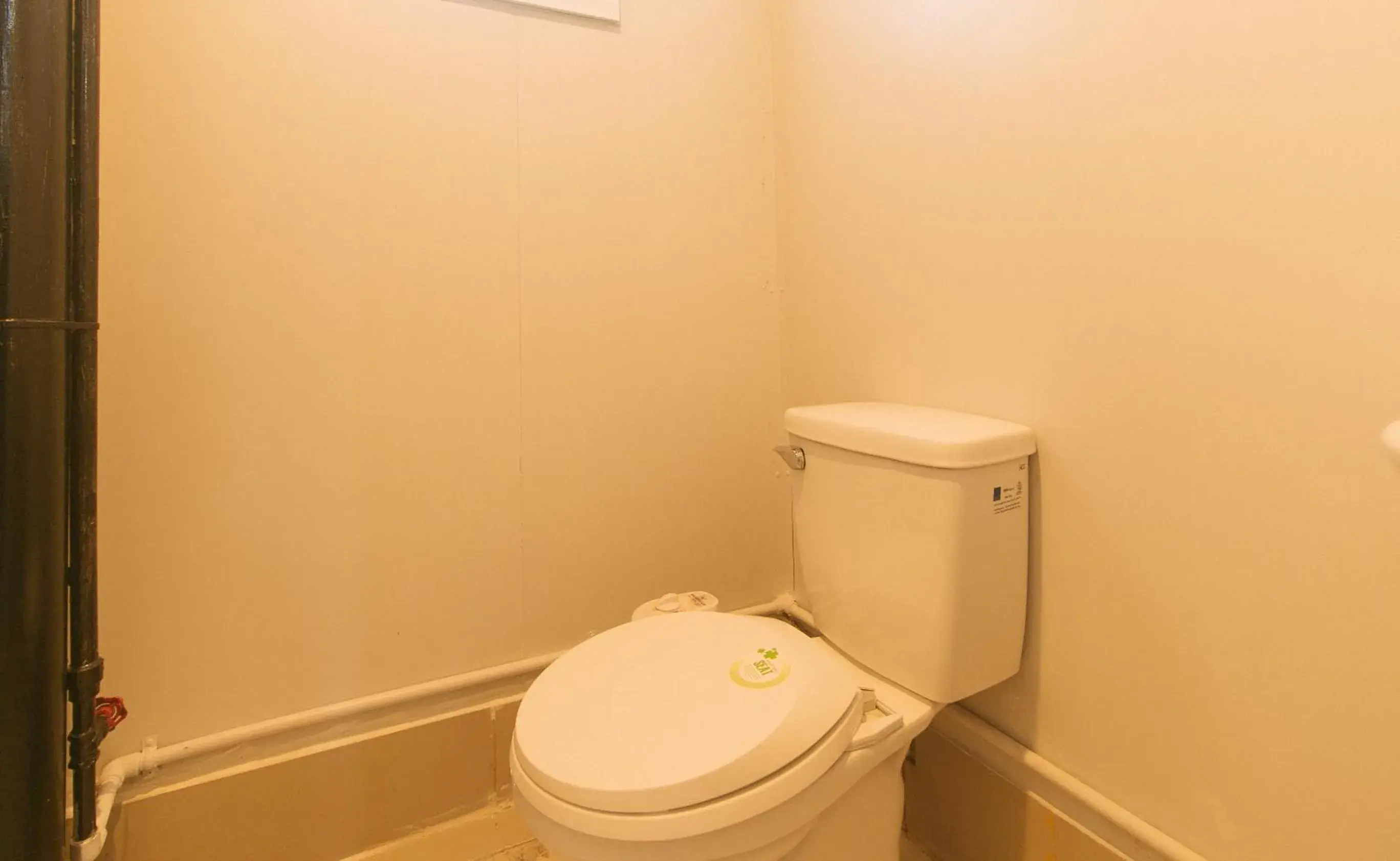 Bathroom in RedDoorz at Casa Marabella Villamonte Bacolod City Bathroom in RedDoorz at Casa Marabella Villamonte Bacolod City