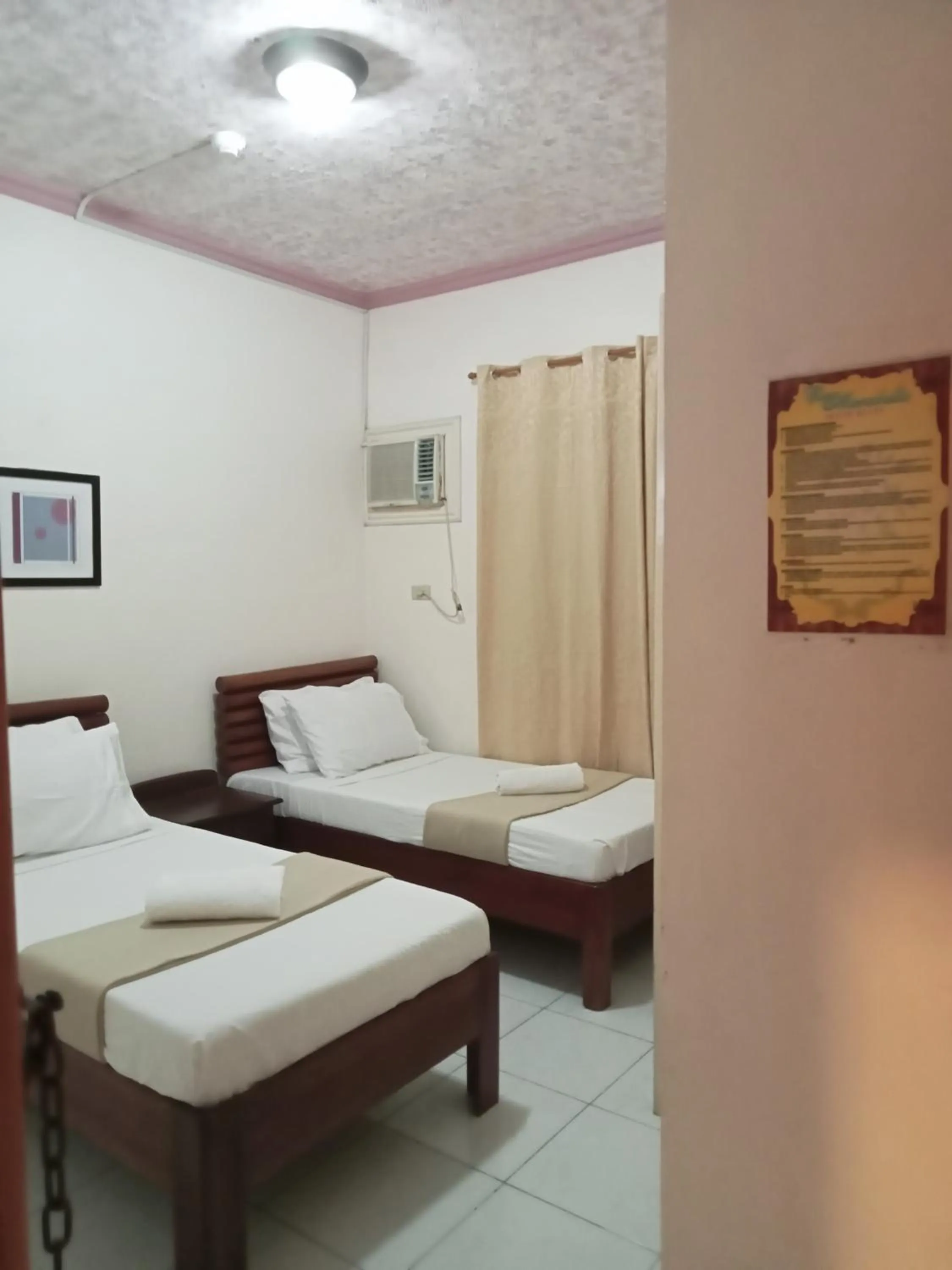 Bed in RedDoorz at Casa Marabella Villamonte Bacolod City