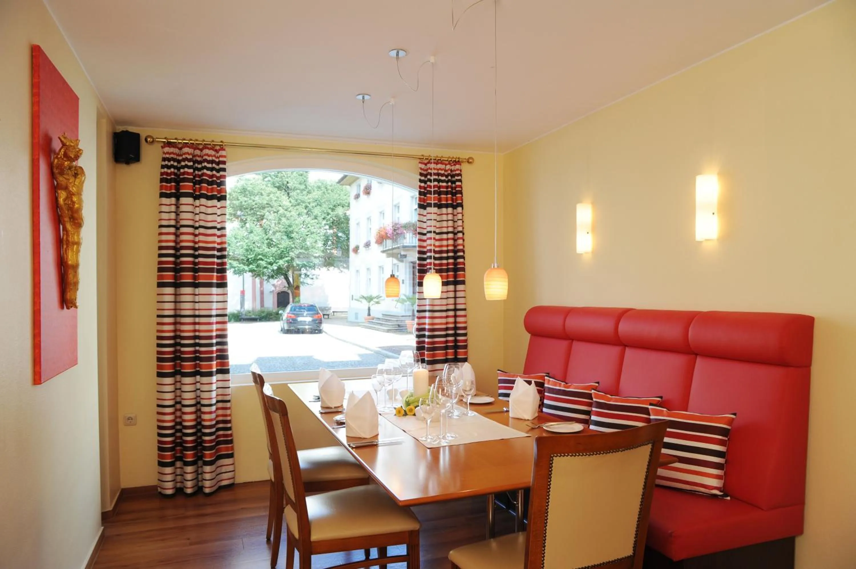 Restaurant/places to eat in Hotel Goldener Knopf