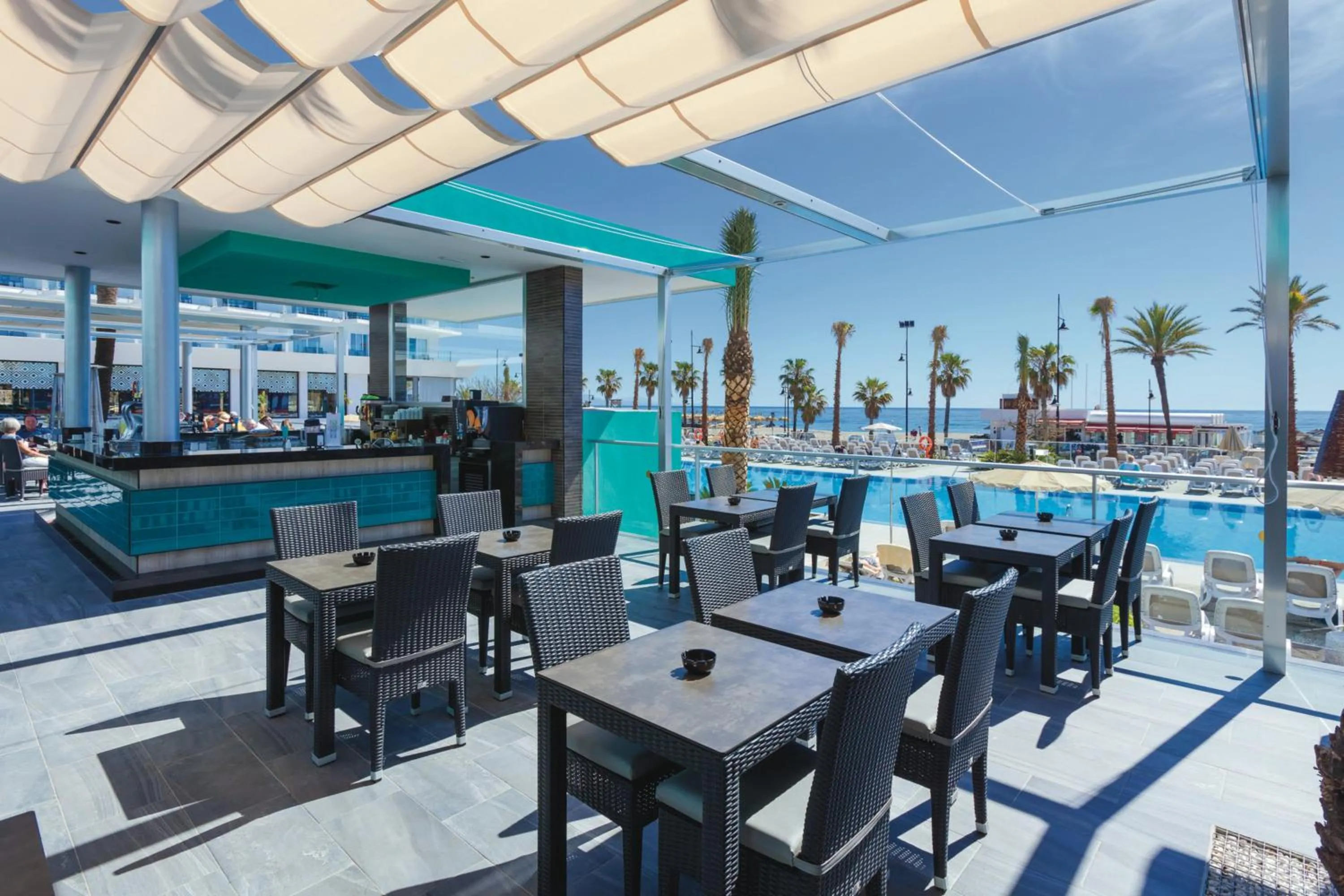 Lounge or bar in Hotel Riu Costa del Sol - All Inclusive