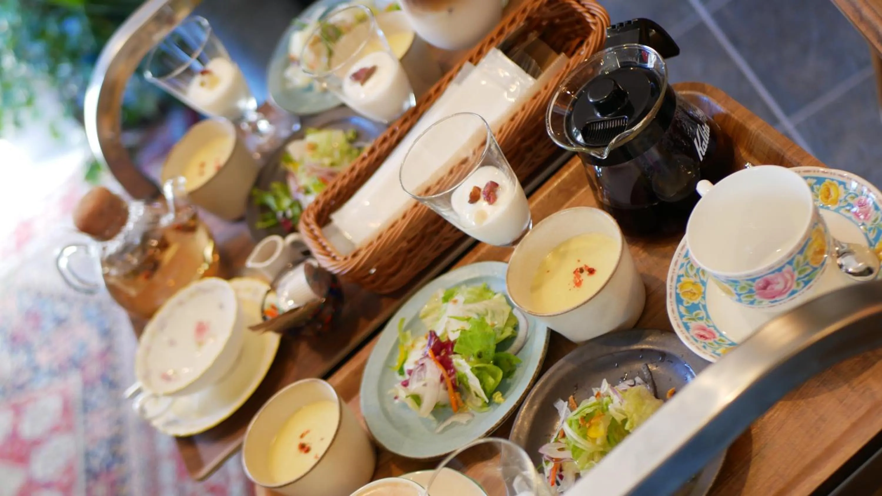 Breakfast in 7 Rooms Hotel & Cafe - 30mins from Disneyland