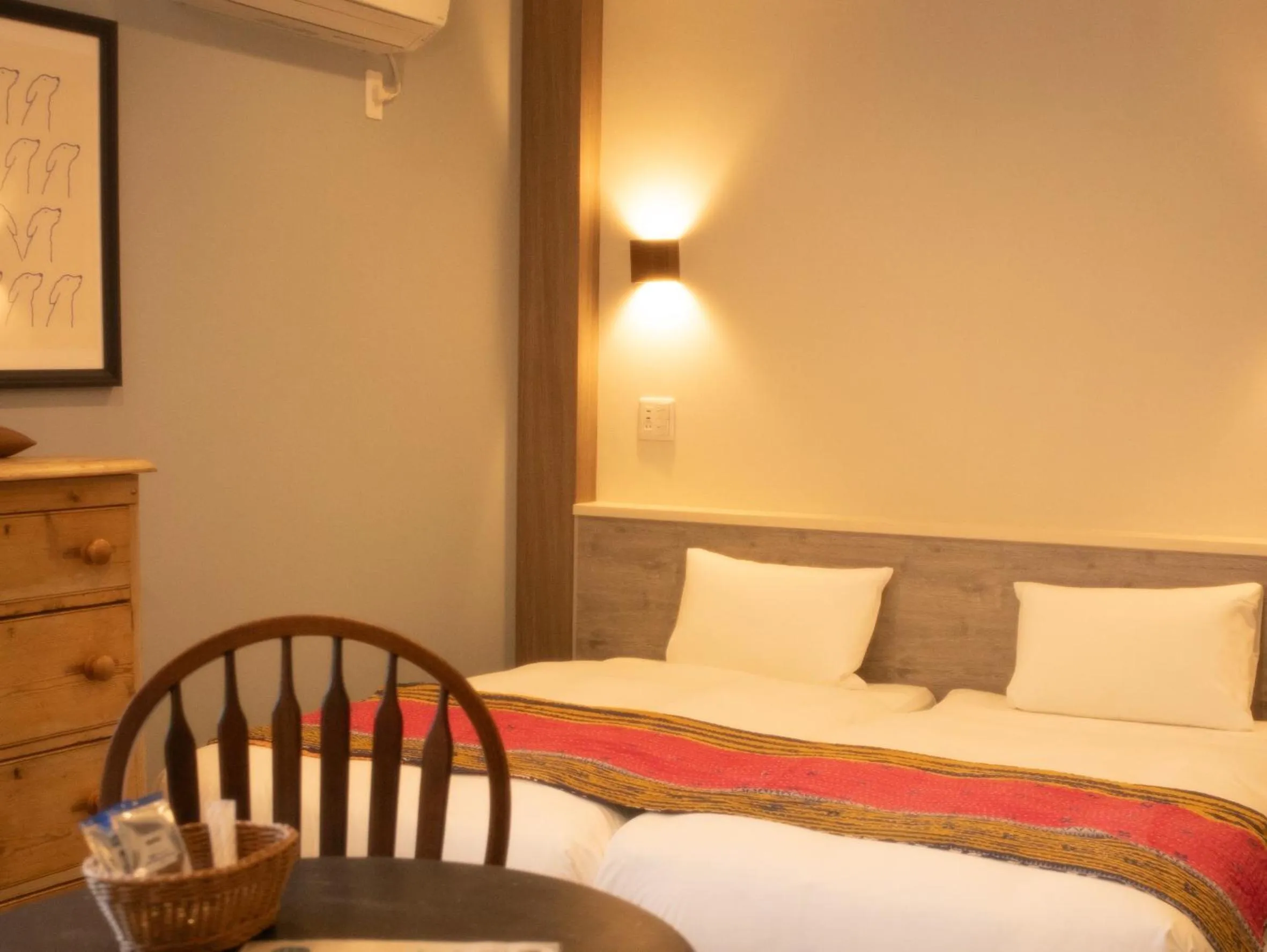 Bed in 7 Rooms Hotel & Cafe - Boutique Designer Hotel - 30 mins from Disneyland&Tokyo