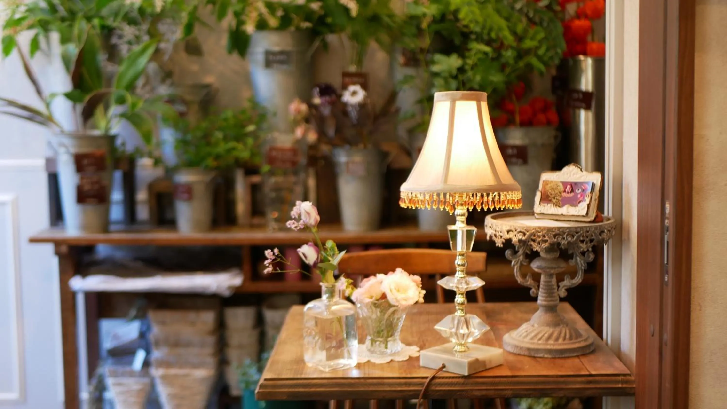 On-site shops in 7 Rooms Hotel & Cafe - 30mins from Disneyland