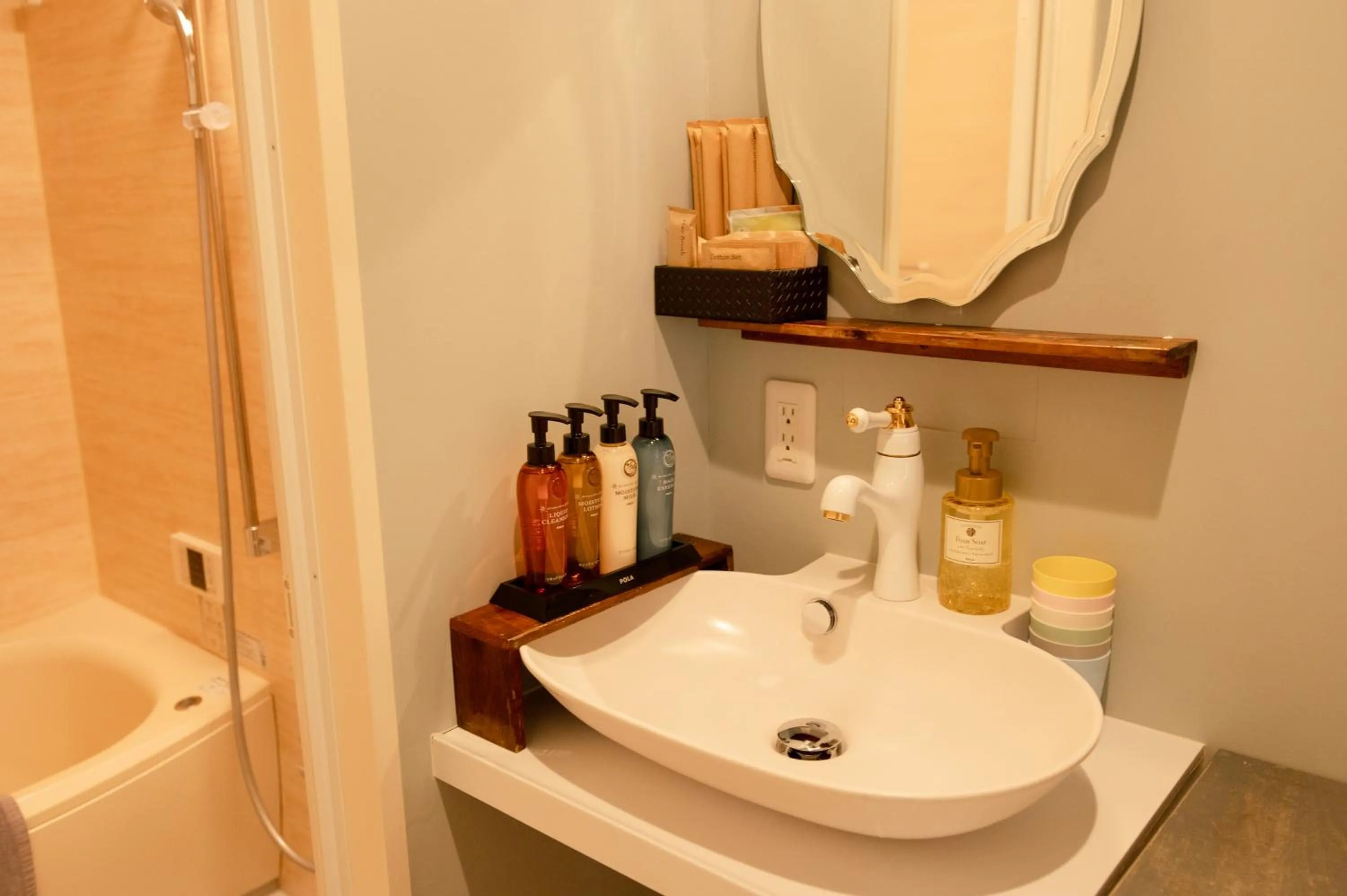 Bathroom in 7 Rooms Hotel & Cafe - 30mins from Disneyland