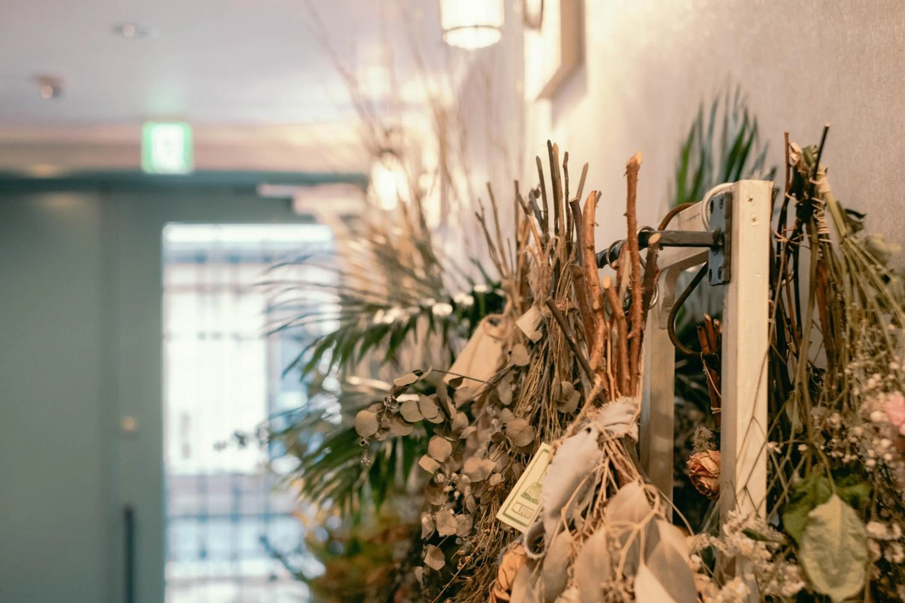 Lobby or reception in 7 Rooms Hotel & Cafe - 30mins from Disneyland