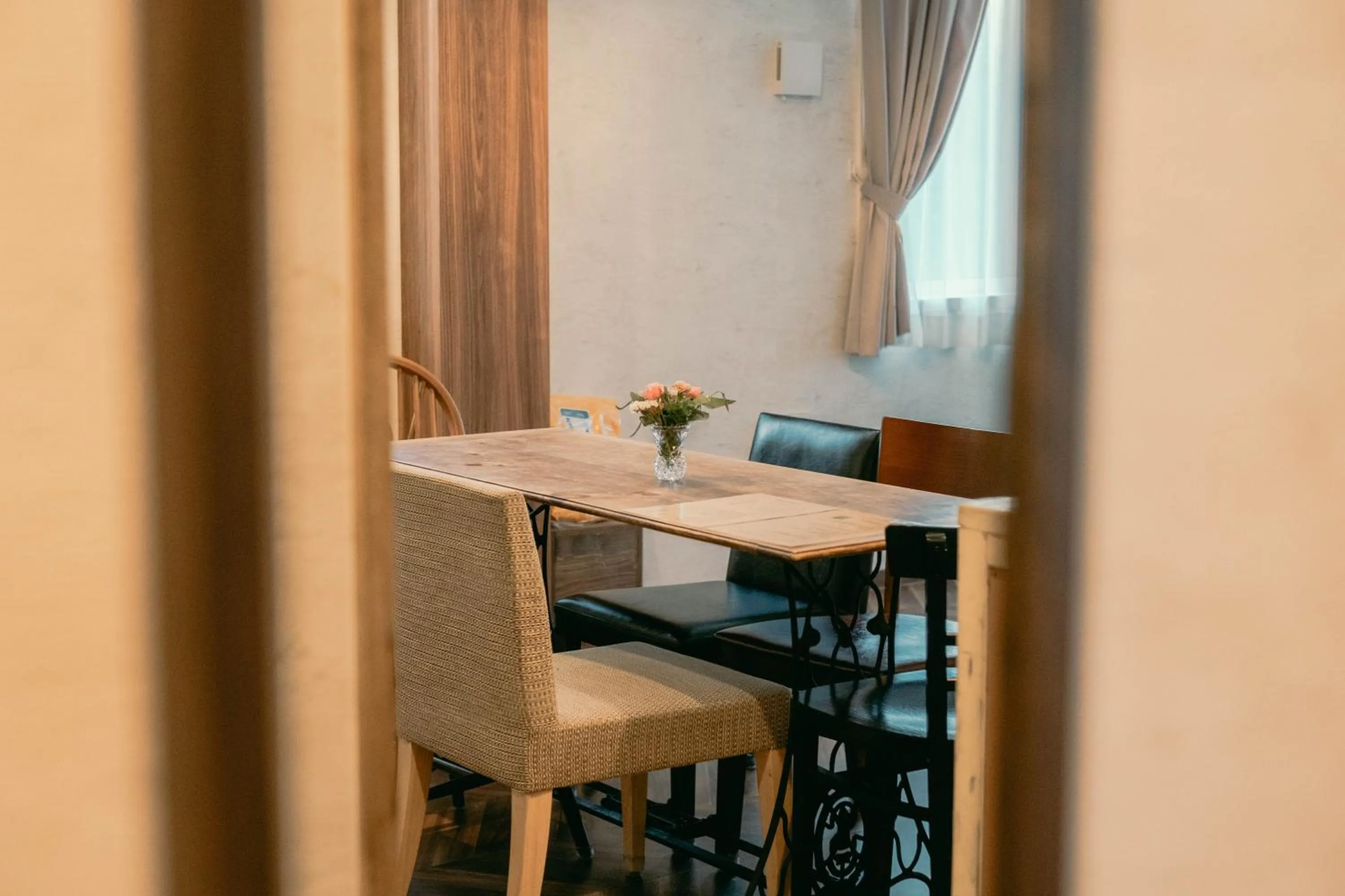 Dining area in 7 Rooms Hotel & Cafe - 30mins from Disneyland