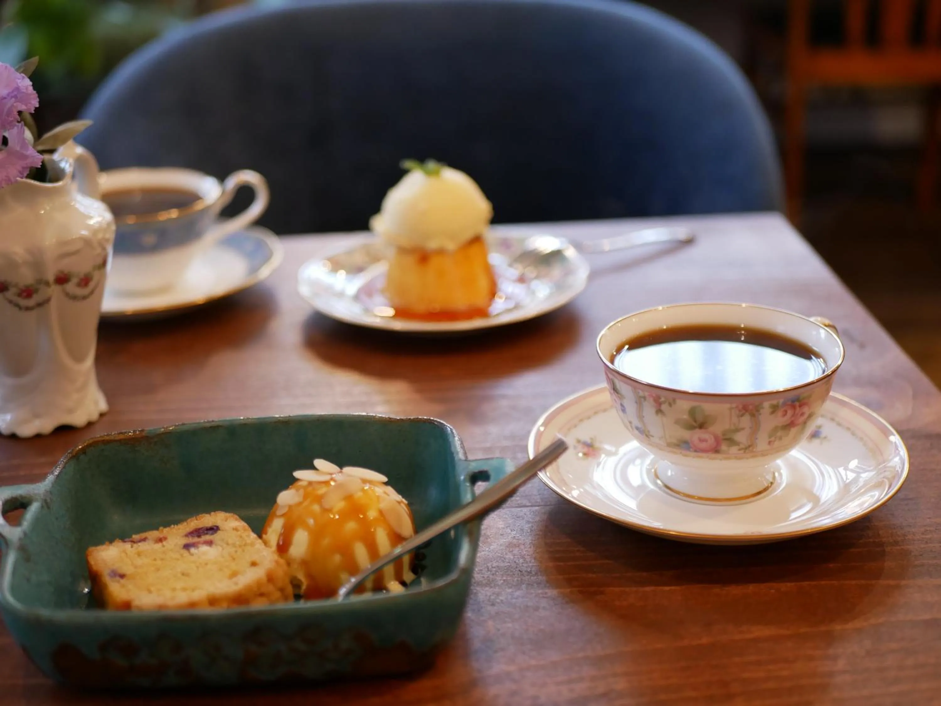 Food in 7 Rooms Hotel & Cafe - 30mins from Disneyland