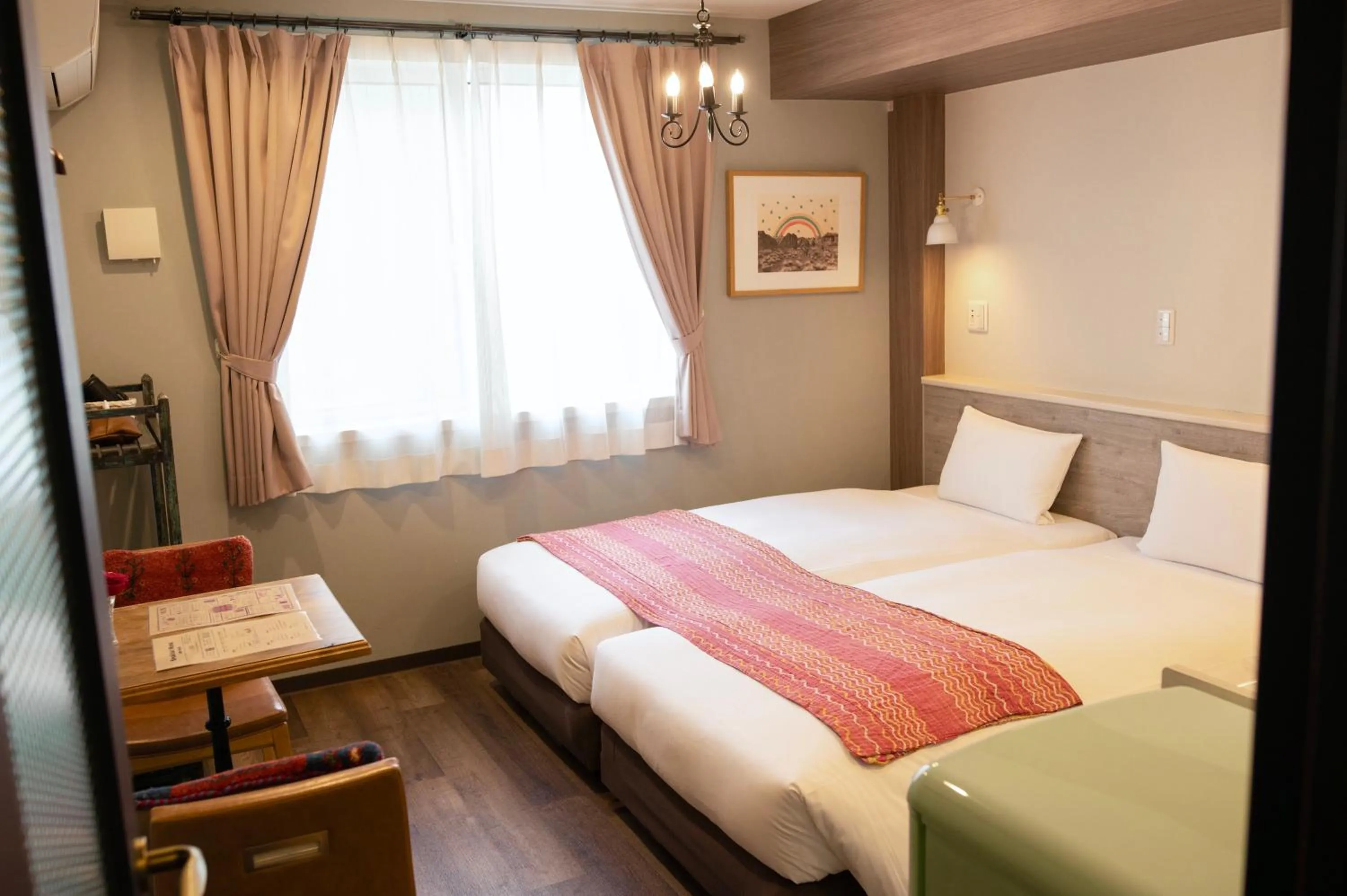 7 Rooms Hotel & Cafe - 30mins from Disneyland