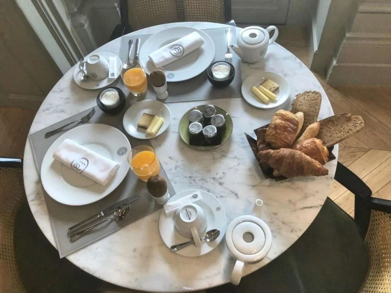 Breakfast in Hôtel Mille Pas