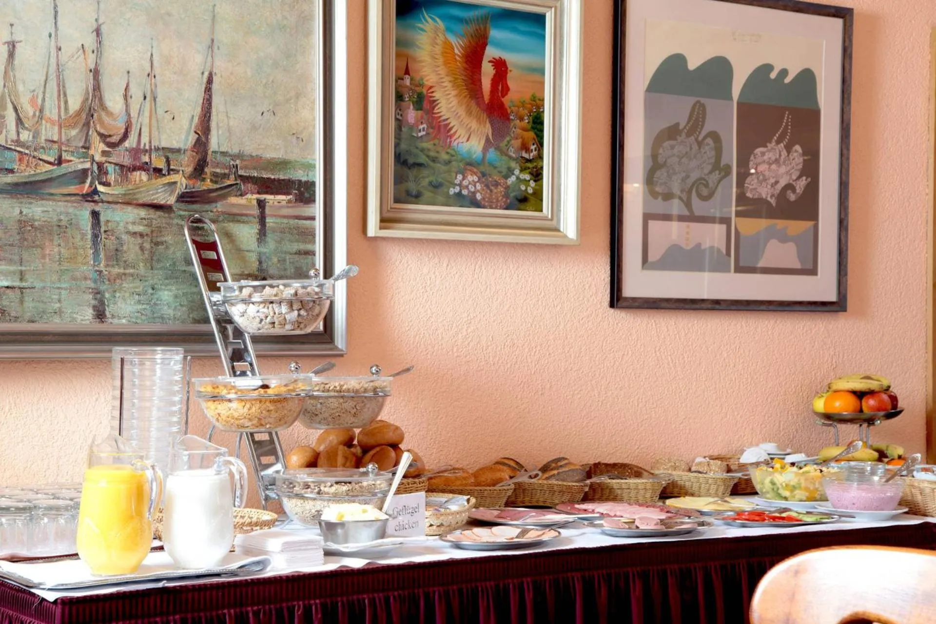 Food and drinks in Hotel Lonac