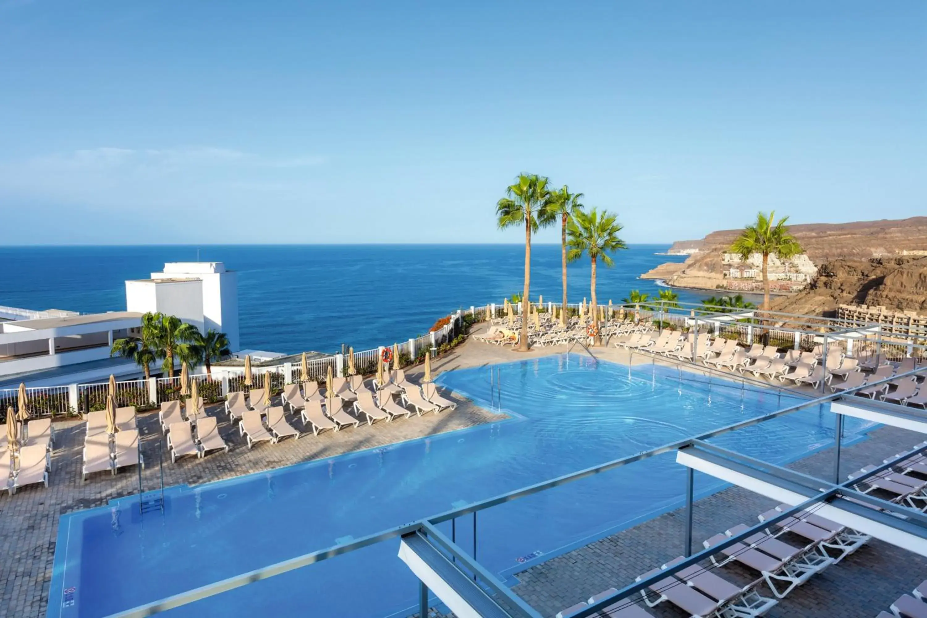 Pool view in Hotel Riu Vistamar Gran Canaria - All Inclusive Pool view in Hotel Riu Vistamar Gran Canaria - All Inclusive