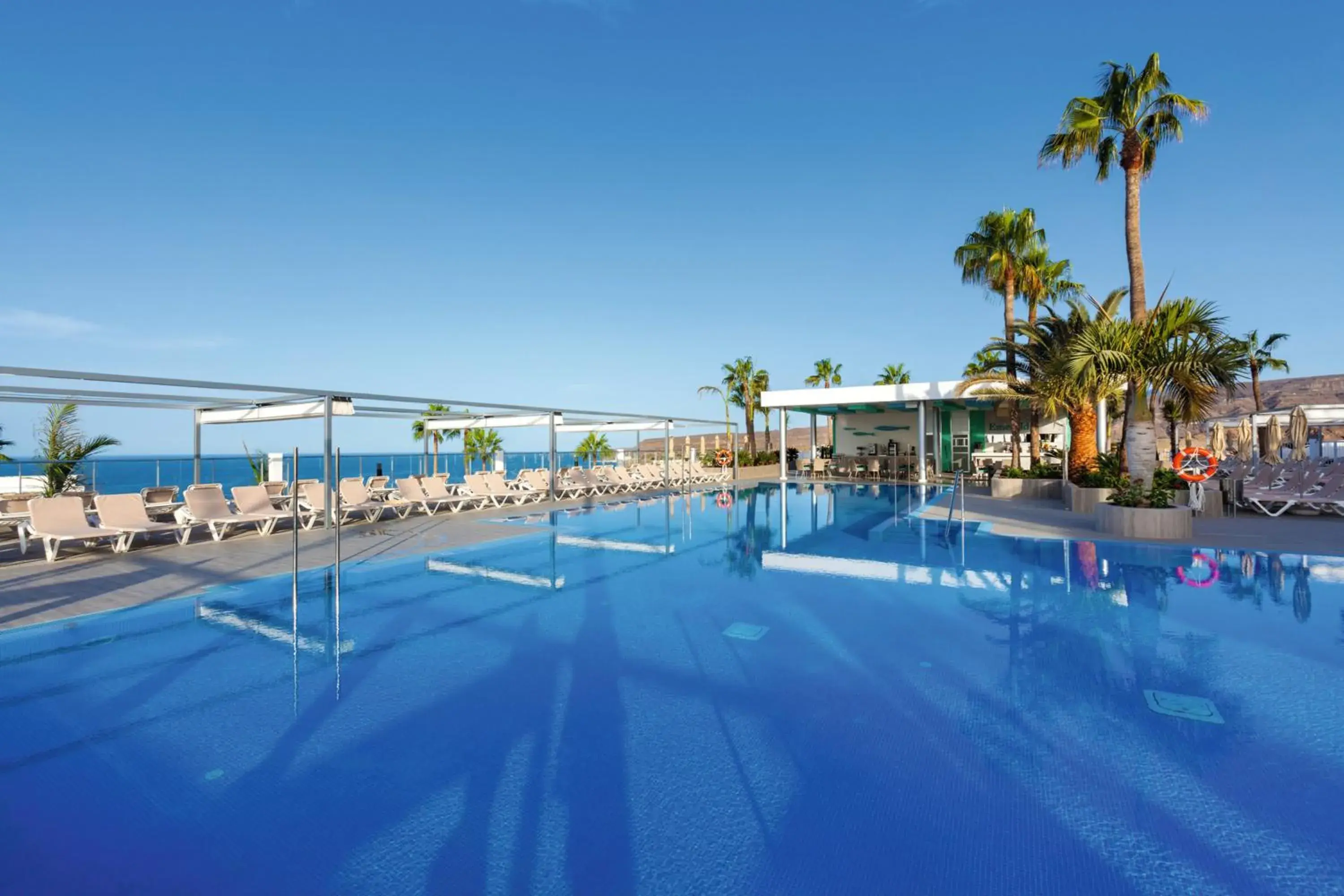 Swimming pool in Hotel Riu Vistamar Gran Canaria - All Inclusive Swimming pool in Hotel Riu Vistamar Gran Canaria - All Inclusive