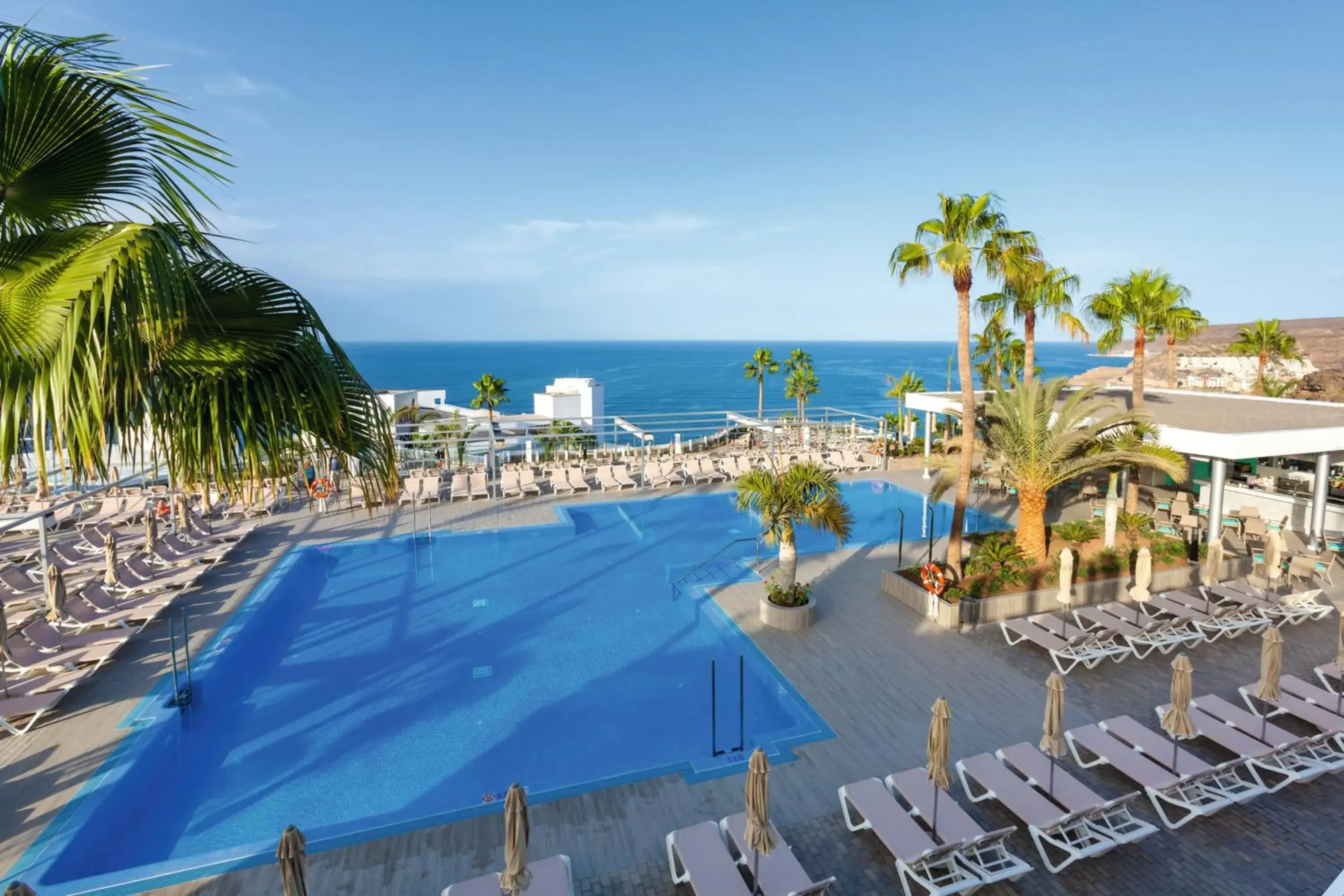 Swimming pool in Hotel Riu Vistamar Gran Canaria - All Inclusive Swimming pool in Hotel Riu Vistamar Gran Canaria - All Inclusive