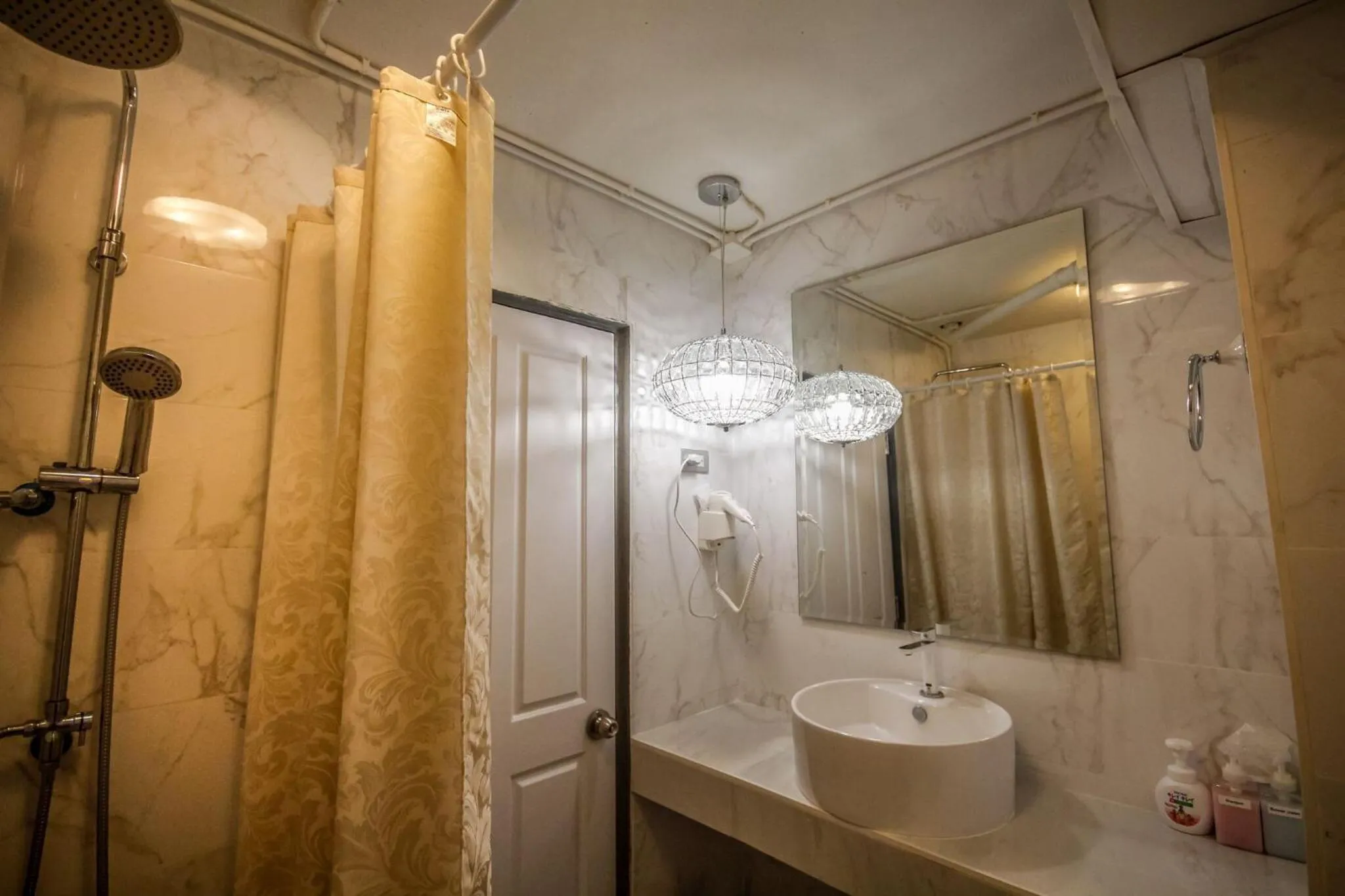 Bathroom in R1 Nimman Hotel Chiangmai