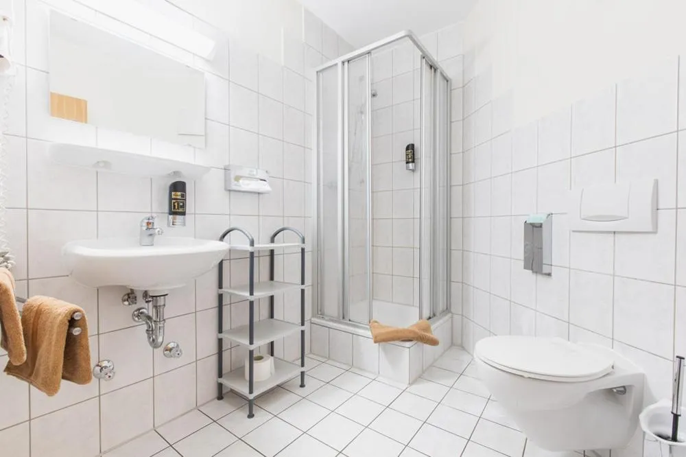 Shower in WAGNERS Seehotel Schleusingen