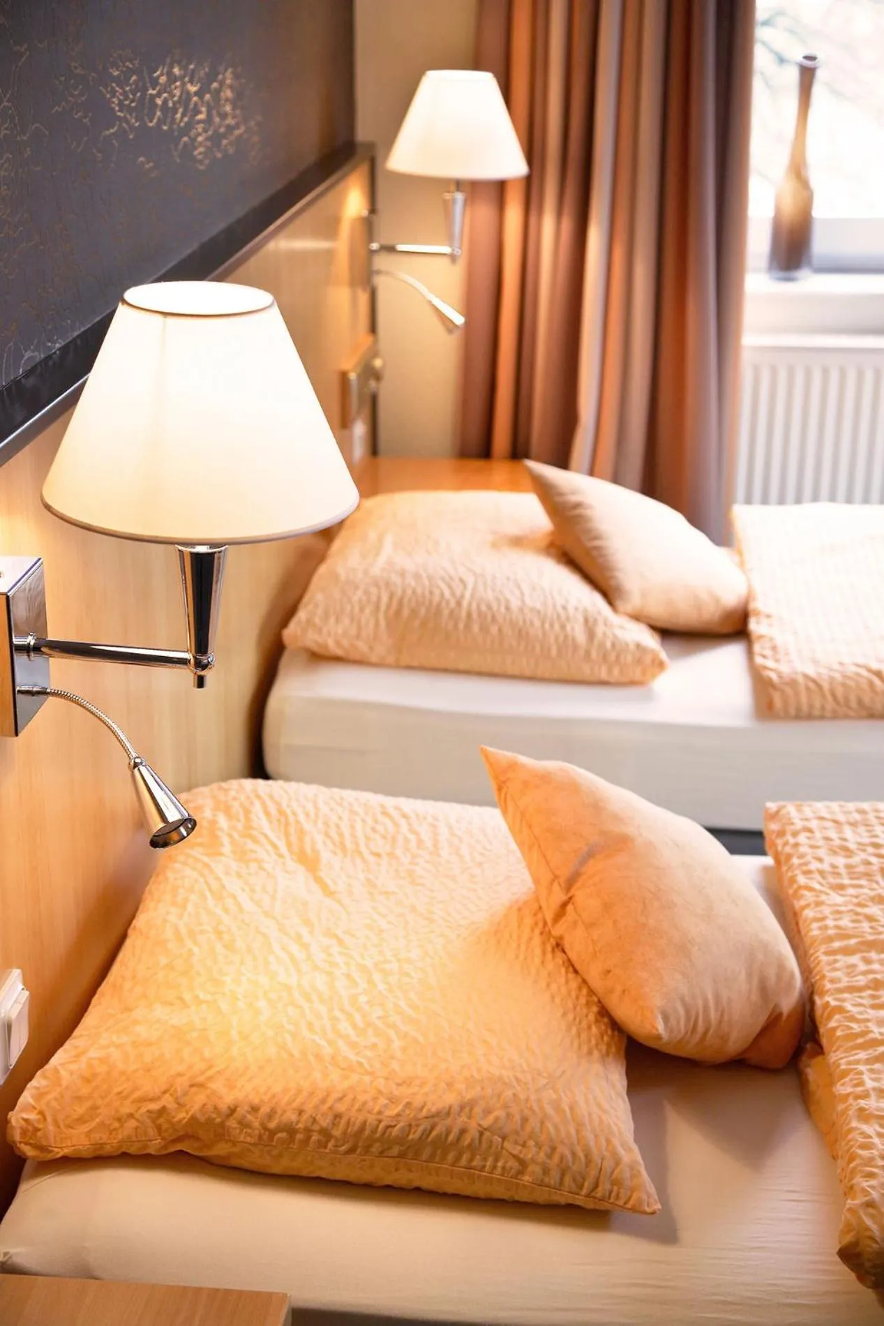 Photo of the whole room, Bed in WAGNERS Seehotel Schleusingen