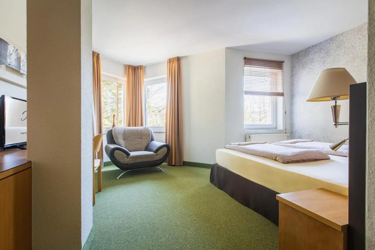 Photo of the whole room, Bed in WAGNERS Seehotel Schleusingen