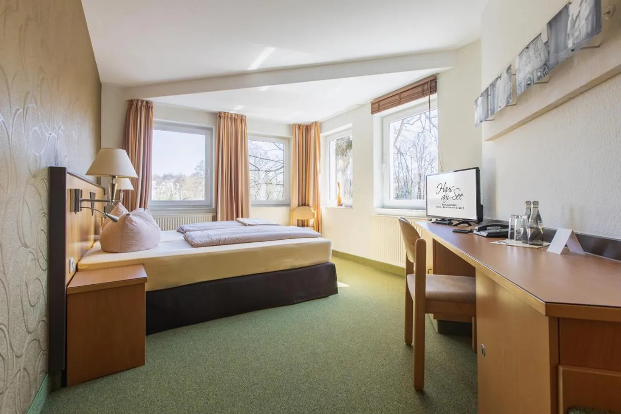 TV and multimedia, Bed in WAGNERS Seehotel Schleusingen