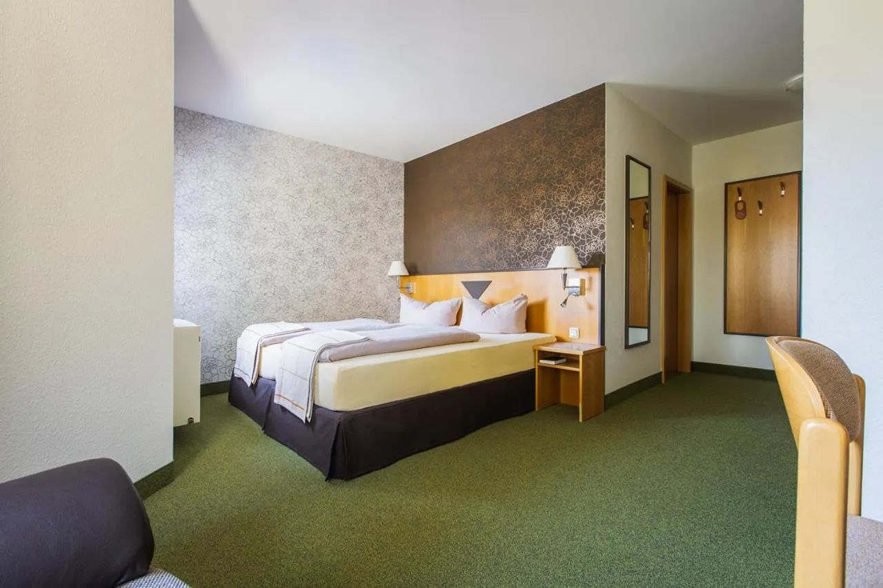 Bed in WAGNERS Seehotel Schleusingen