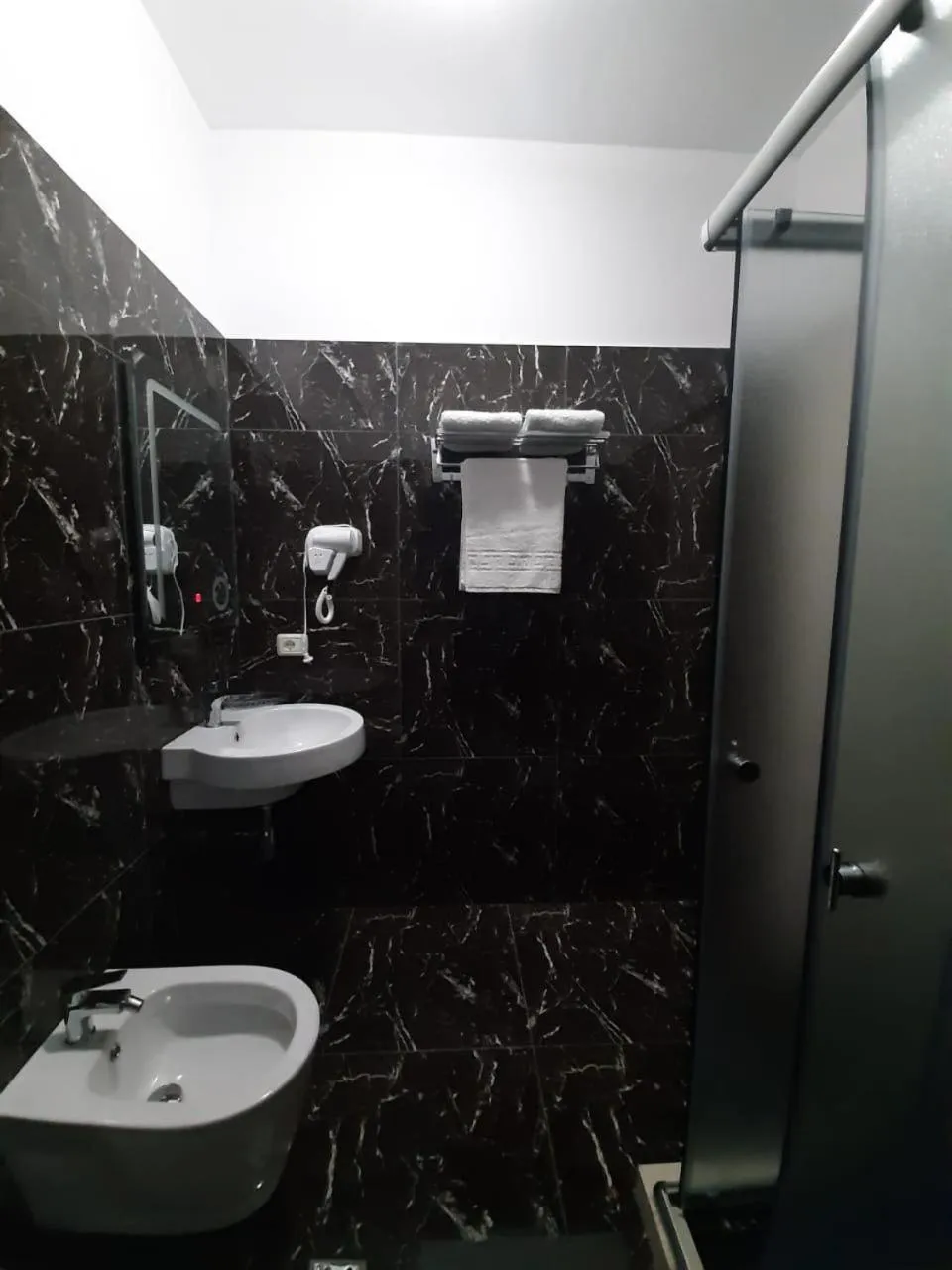 Shower in Hotel Vila Arbri