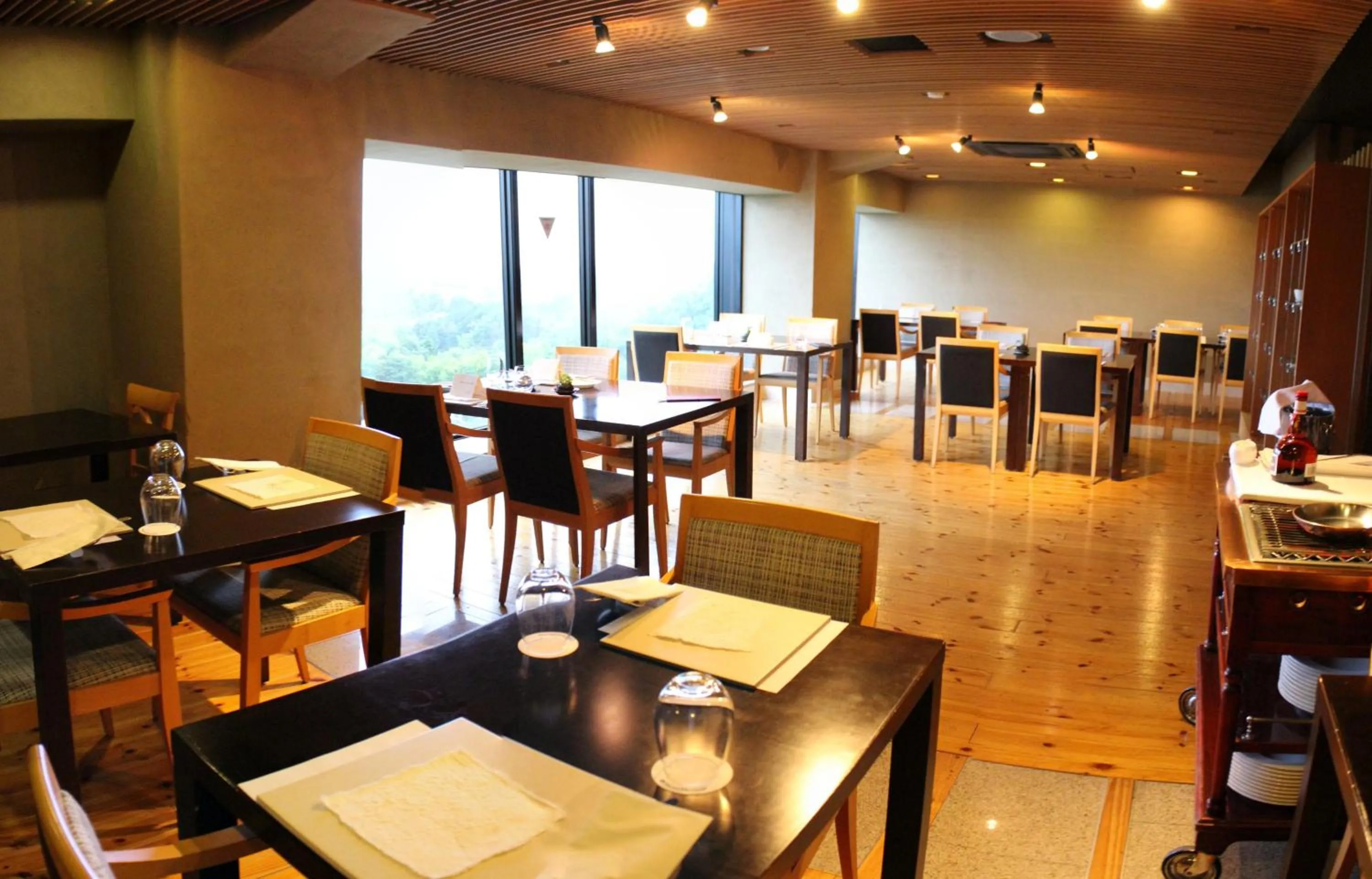 Restaurant/places to eat in Hotel Heritage