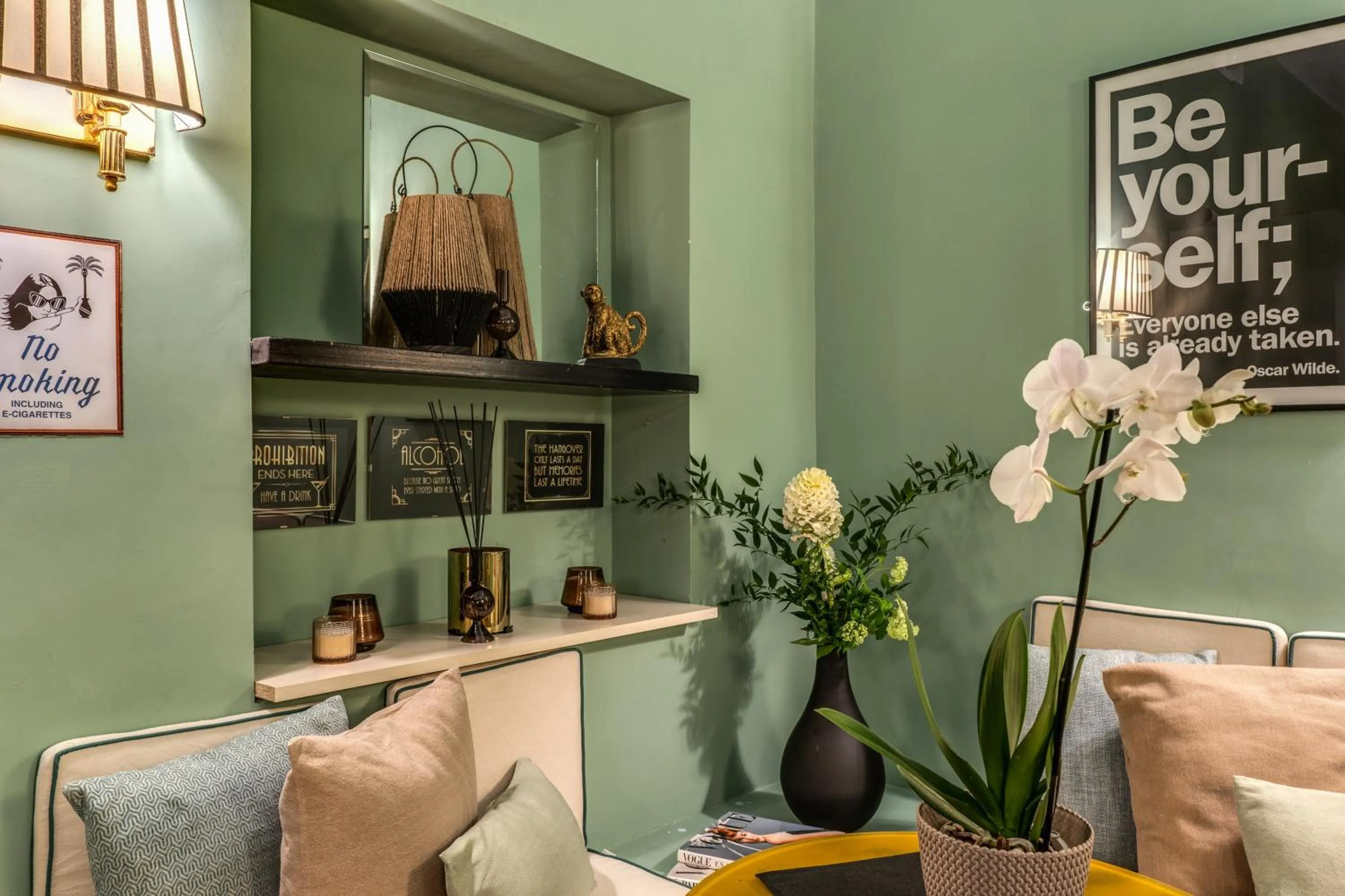 Living room in Baboon Room