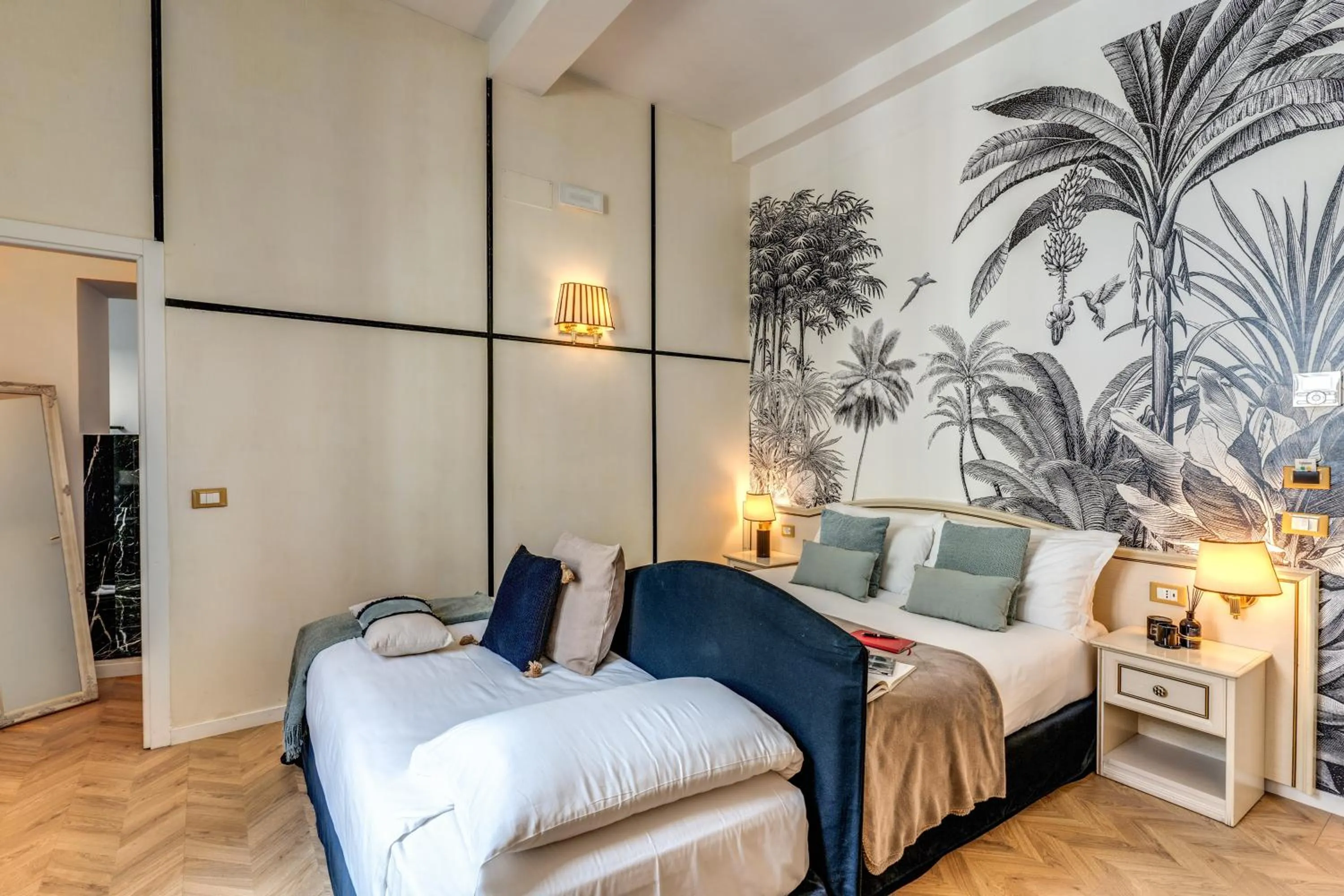 Photo of the whole room, Bed in Baboon Room